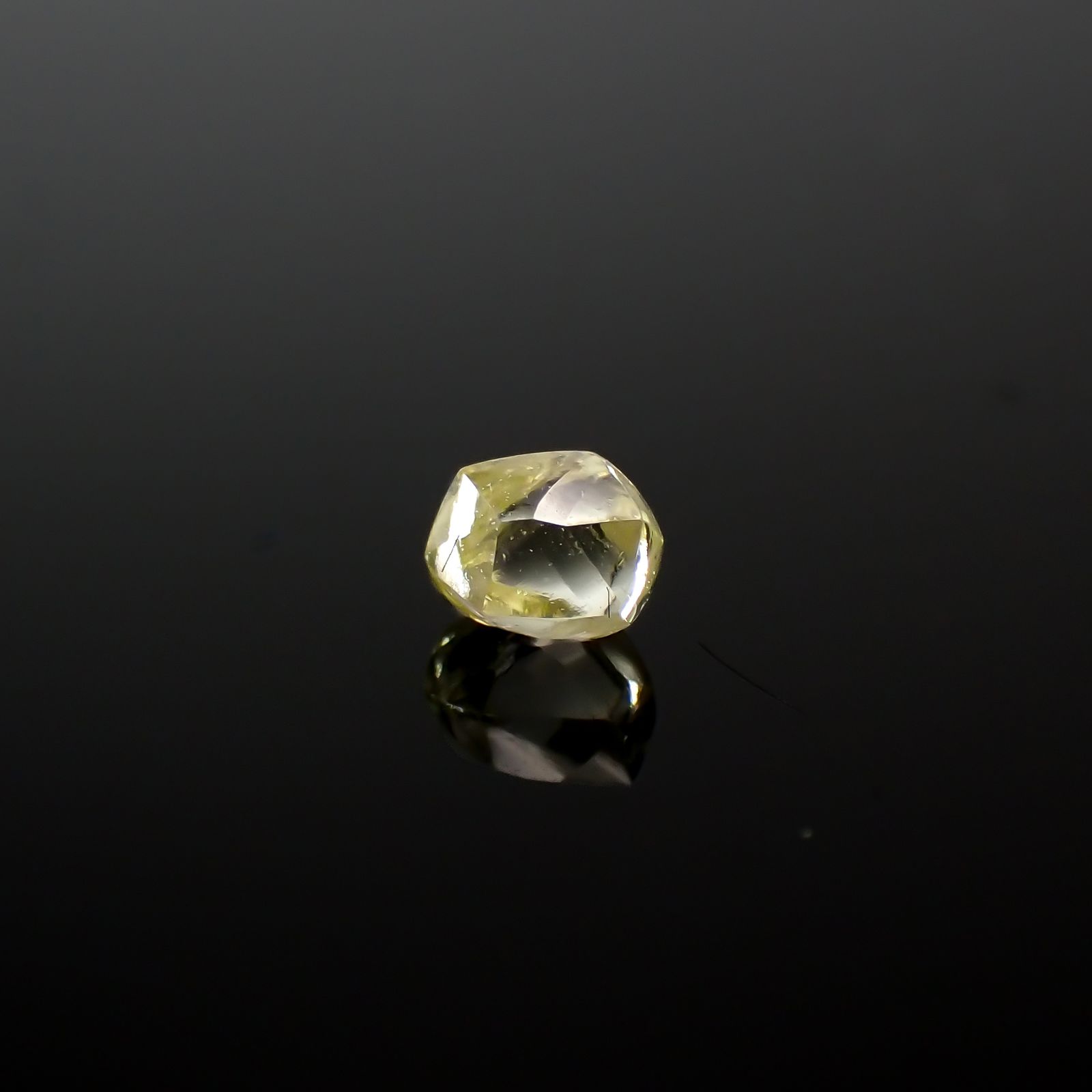 ソーヤブルダイヤモンド 原石 0.22ct[240326746]3.2x3.1mm前後