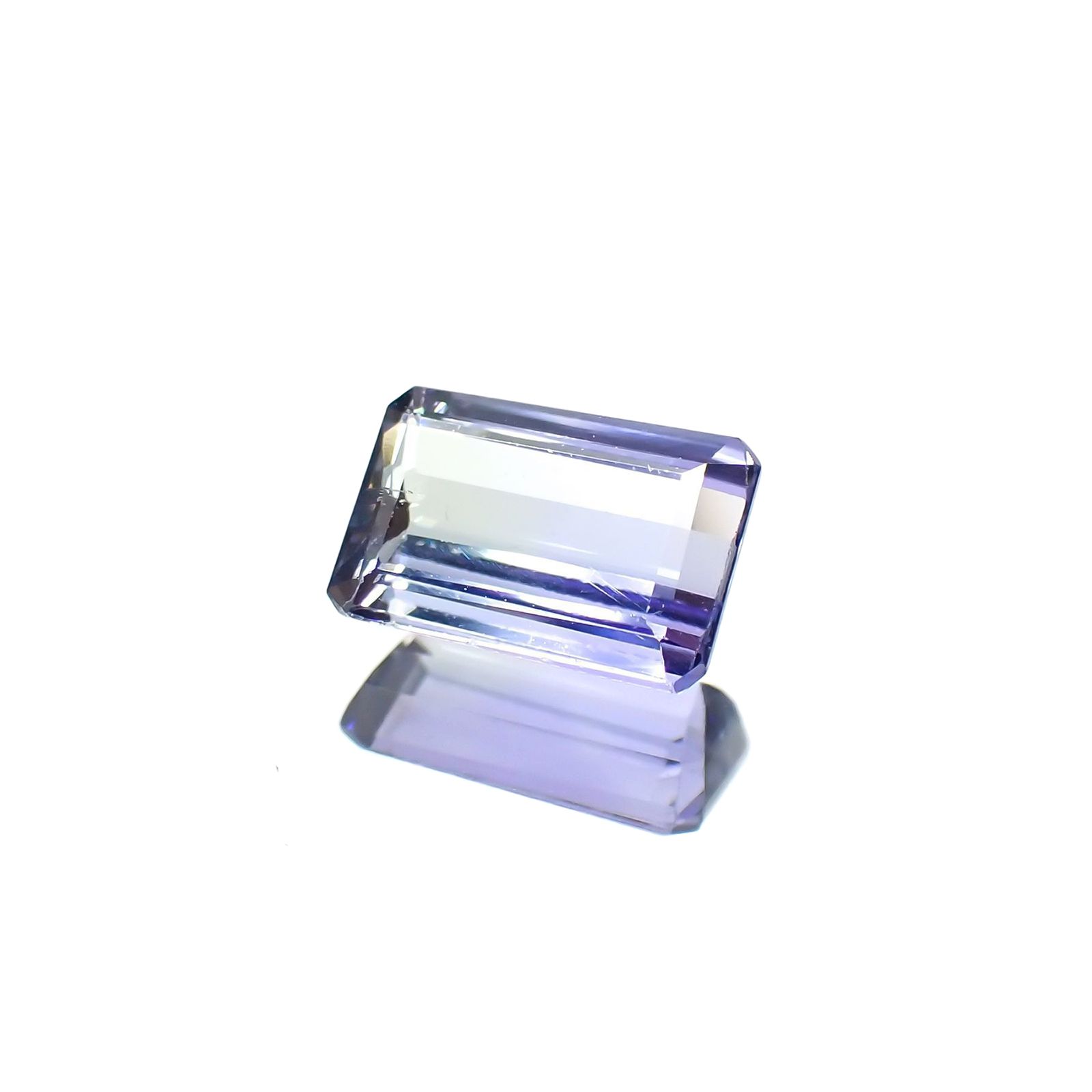 バイカラータンザナイト(宝石名バイカラー・ゾイサイト) タンザニア産 ソ付(彩珠) 0.983ct / 7.2x4.9mm前後 [210610942]