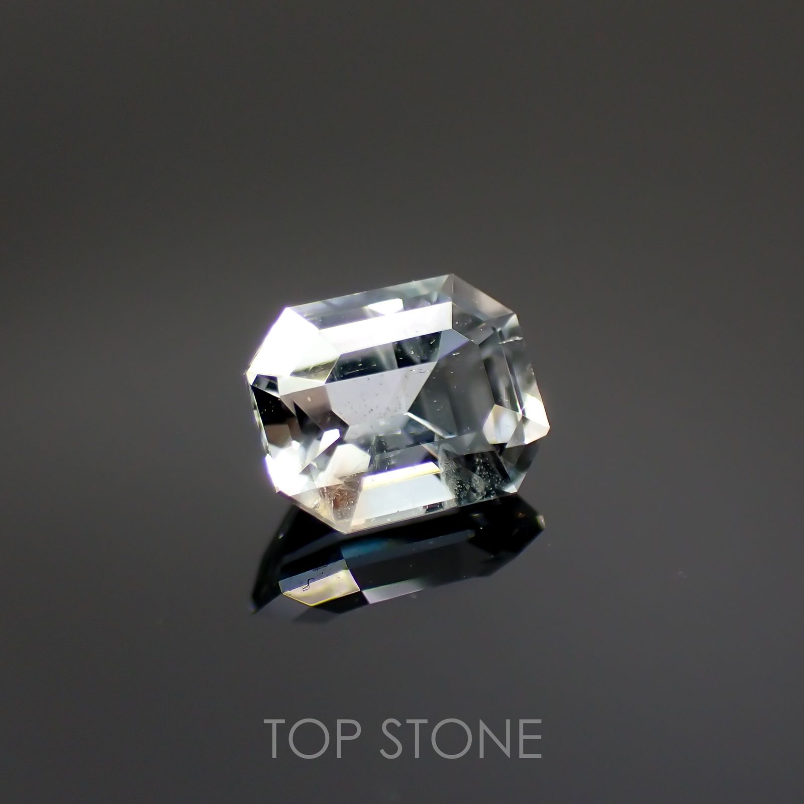 ジェレメジェバイト(宝石名エレメージェバイト) ナミビア産 0.685ct ソ付(彩珠)[20095019]5.7×4.4mm前後