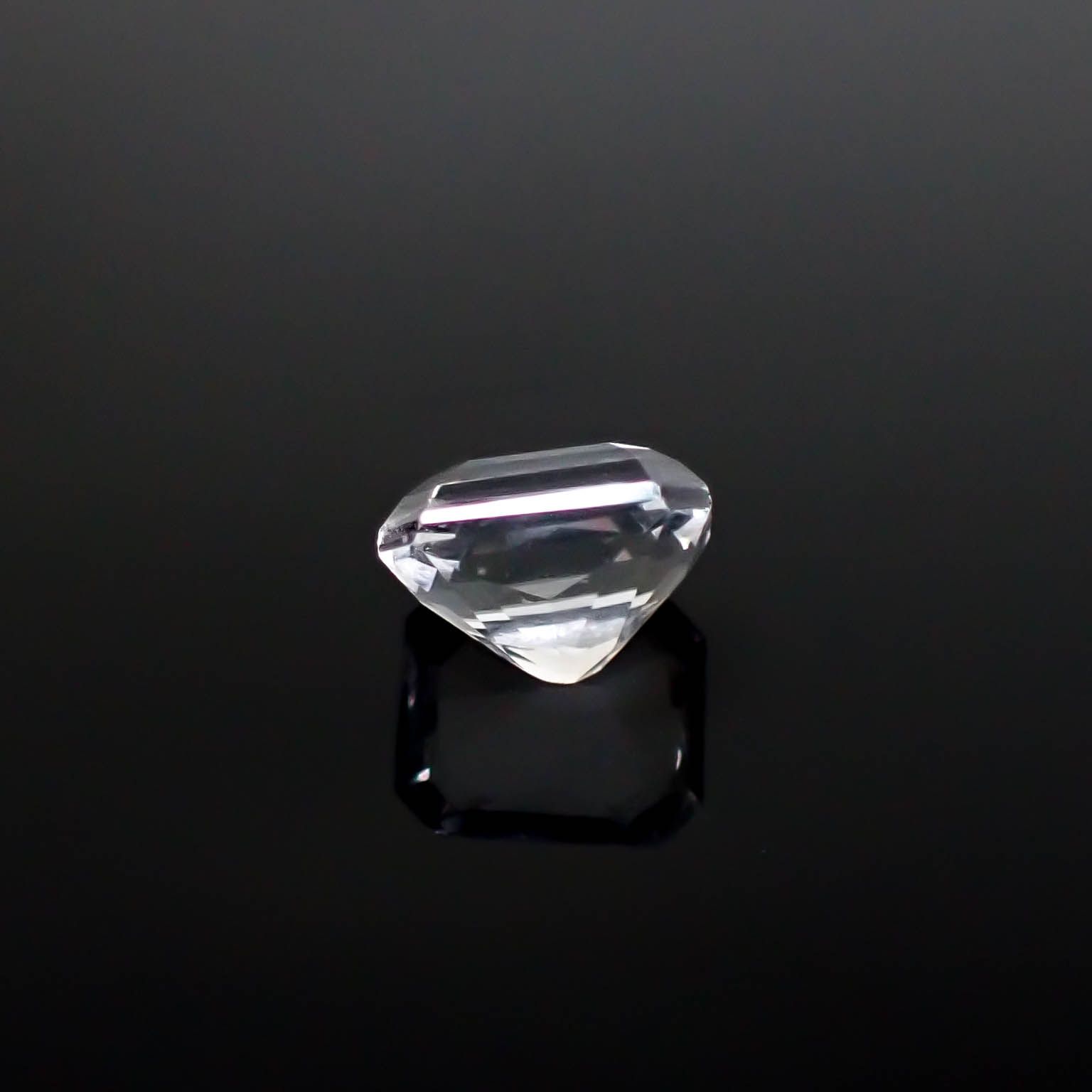 カラーレスフローライト フルオレッセンス イギリス産 1.98ct [250430161]7.6x6.4mm前後