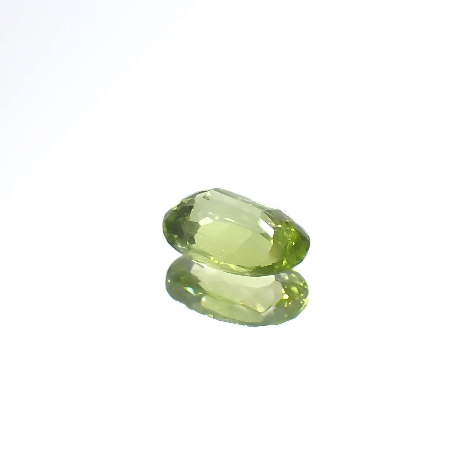 グリーンエンスタタイト(宝石名グリーン・エンスタタイト)カメルーン産 0.67ct 識別済[240125627]6.8x4.8mm前後