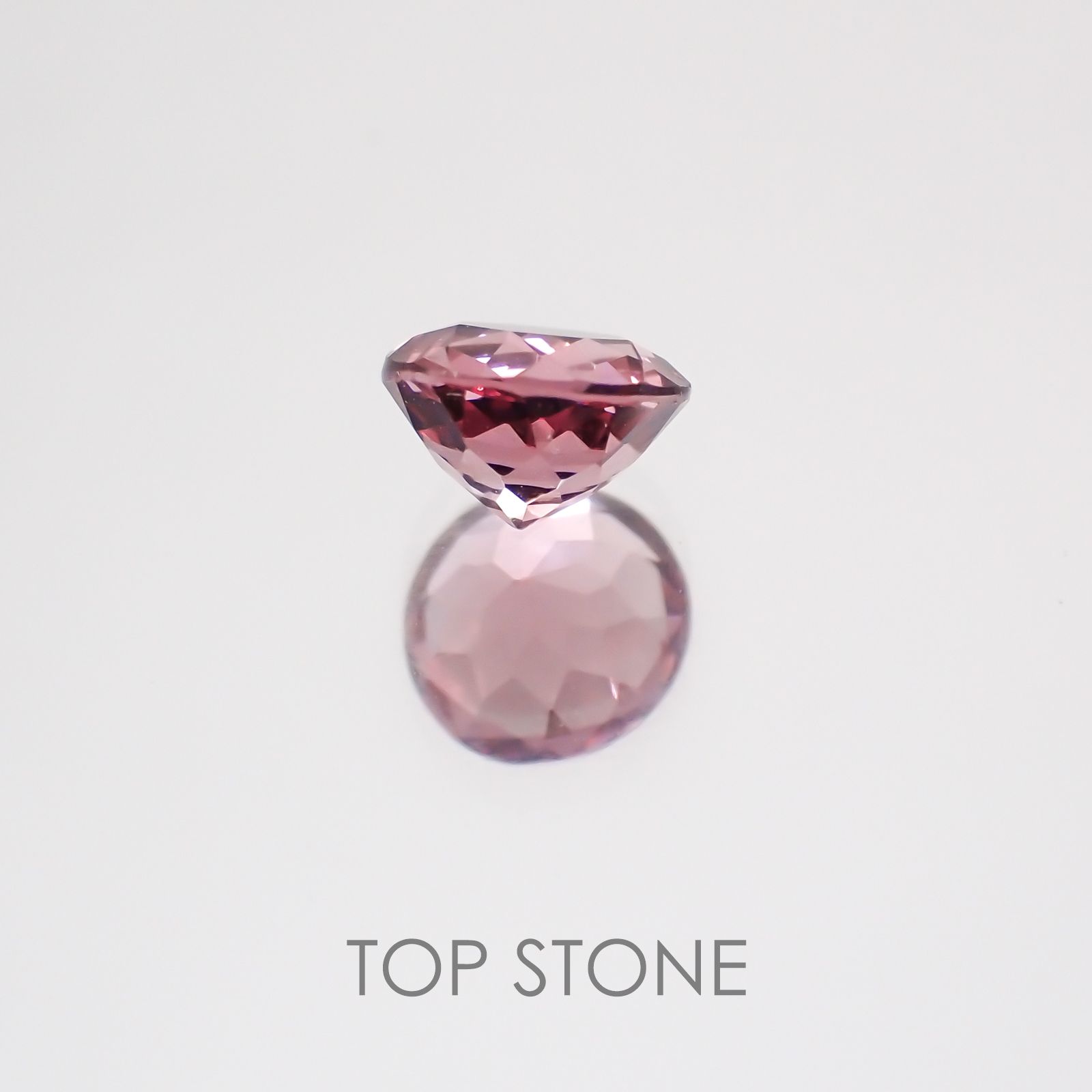 カラーチェンジマラヤガーネット タンザニア産 ルース 0.74ct[21059665]5.3×5.3mm前後
