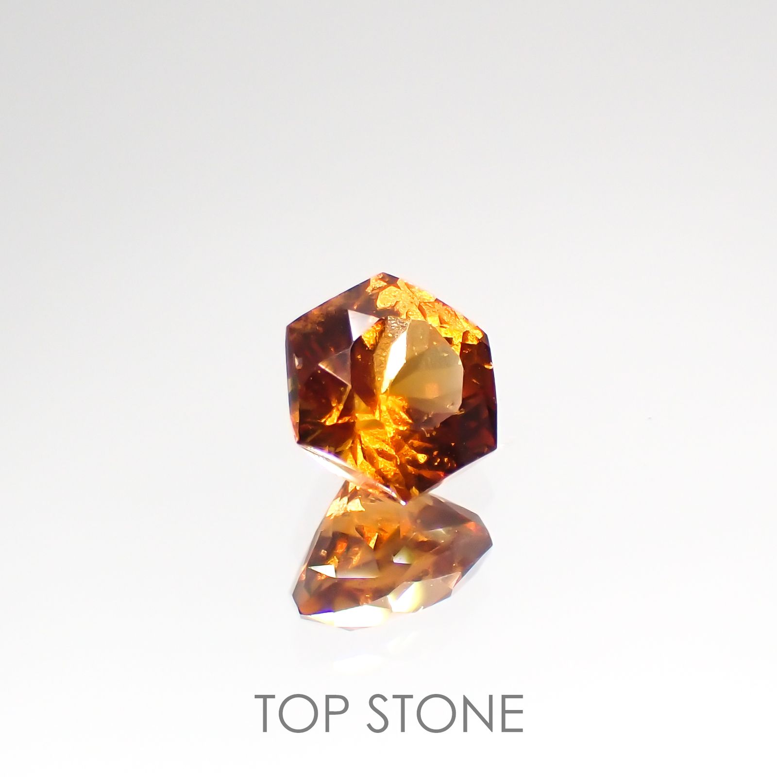 ◇ヘキサゴンカット◇ヘソナイトガーネット(宝石名ガーネット) スリランカ産 1.01ct 識別済[210812685]5.5×5.4mm前後