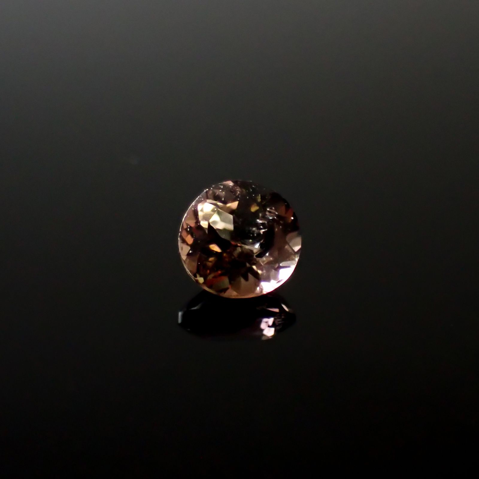 アキシナイト パキスタン産 0.25ct[240628140]3.8x3.8mm前後