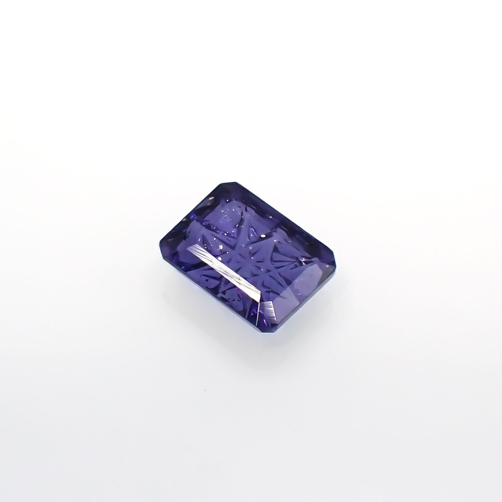 ◇甲州貴石切子Plus Three◇アイオライトサンストーン カード付き インド/ブラジル産 1.38ct[220114606]8.1x6.2mm前後