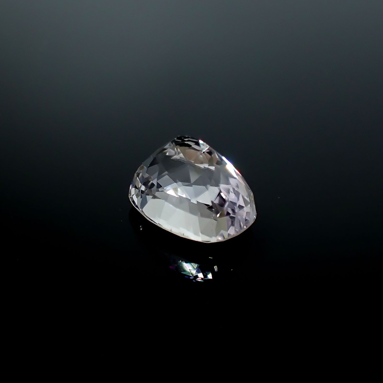 ブルースポジュミン フルオレッセンス(宝石名スポジュミン)アフガニスタン産 10.11ct ソ付(彩珠)[221018696]14.1x10.7mm前後