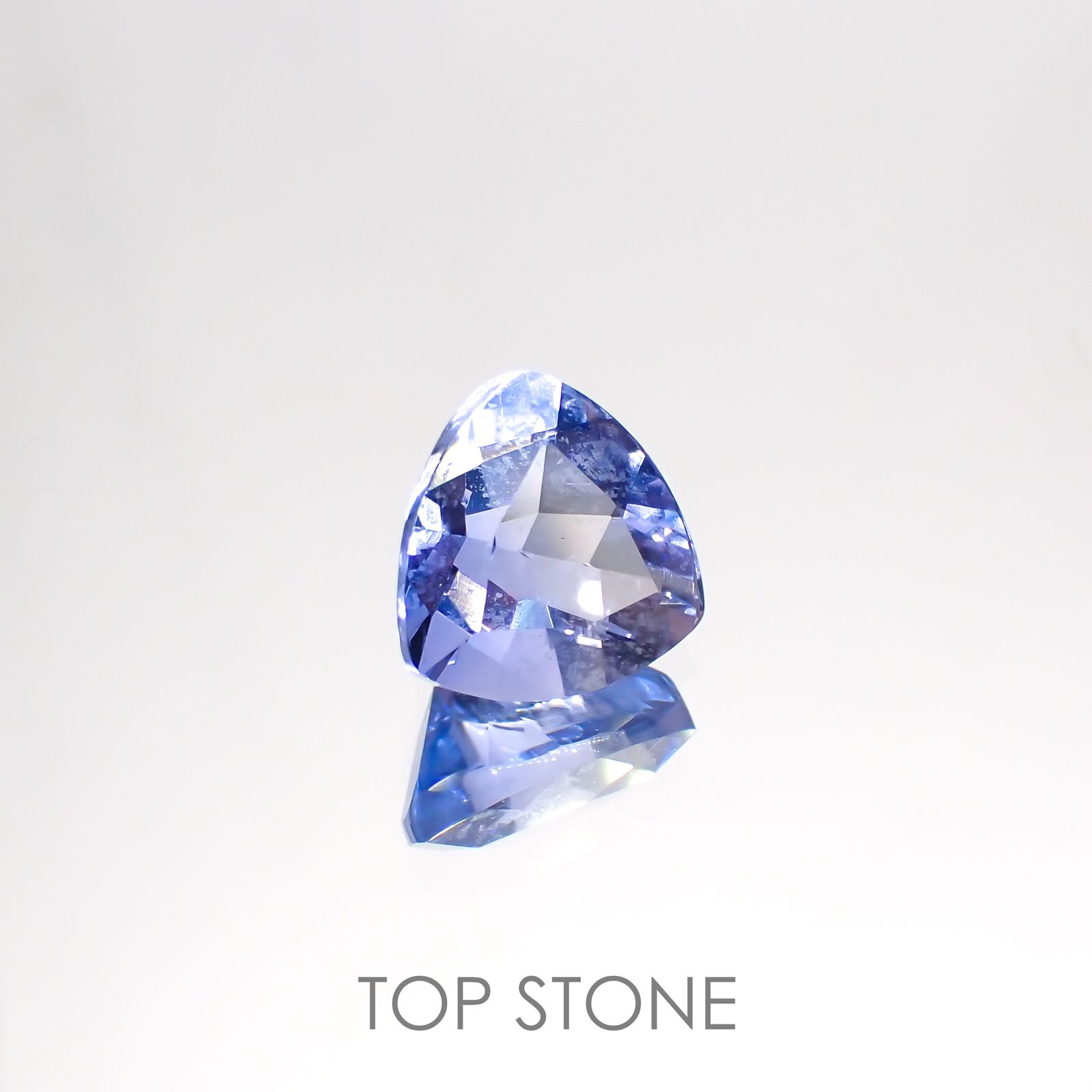 カラーチェンジフローライト(宝石名ブルー・フルオライト)ブラジル産 2.35ct 識別済[220114238]8.1x8mm前後