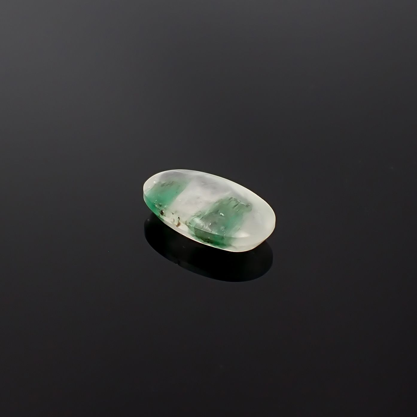 エメラルドインクォーツ ブラジル産 6.23ct / 17.1x10.3mm前後 [260432032]