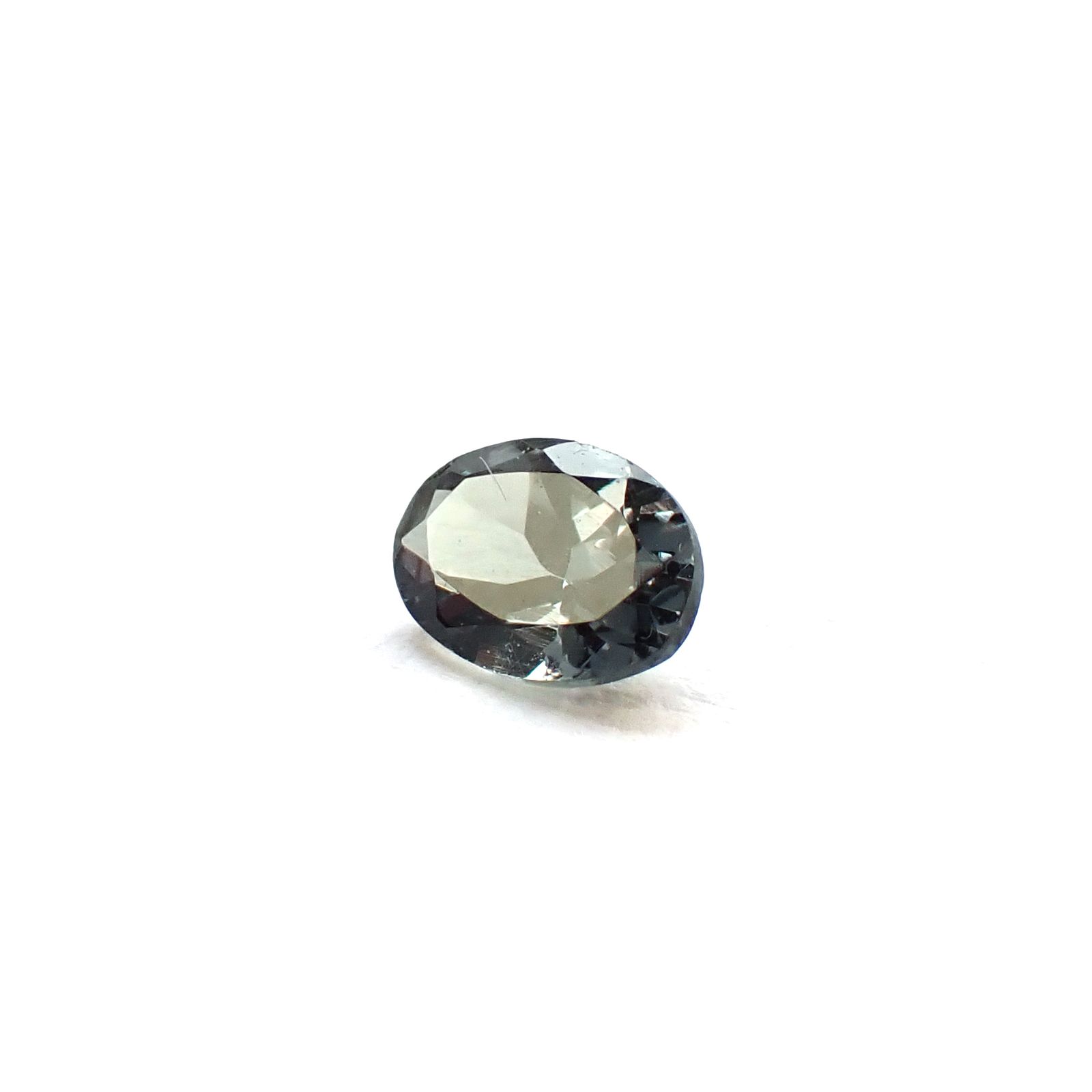 ベキリーブルーガーネット（カラーチェンジガーネット アレキタイプ） マダガスカル・ベキリー産 0.18ct / 4.1x2.9mm前後 [260732454]