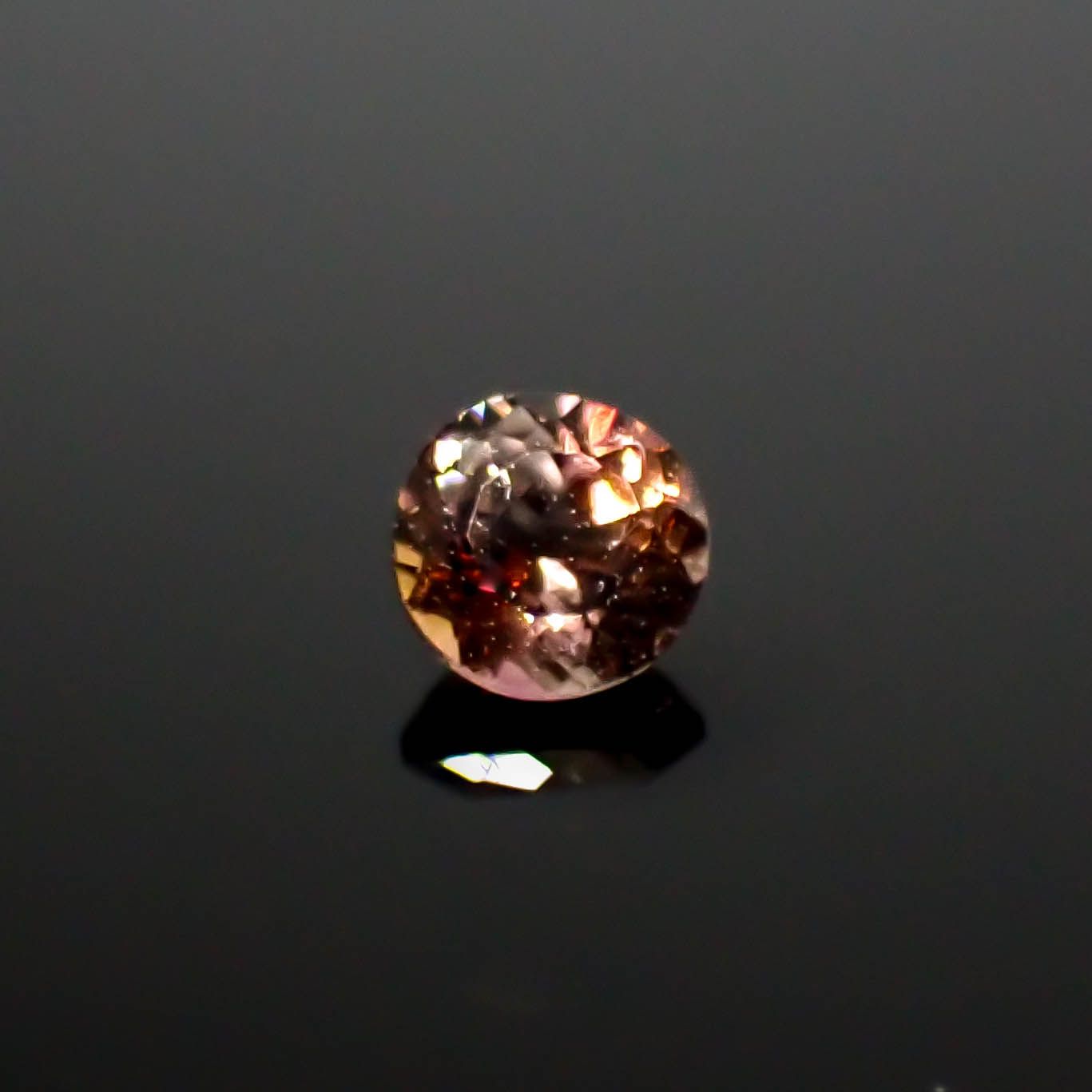 アキシナイト パキスタン産 0.28ct[240628358]3.9x3.8mm前後