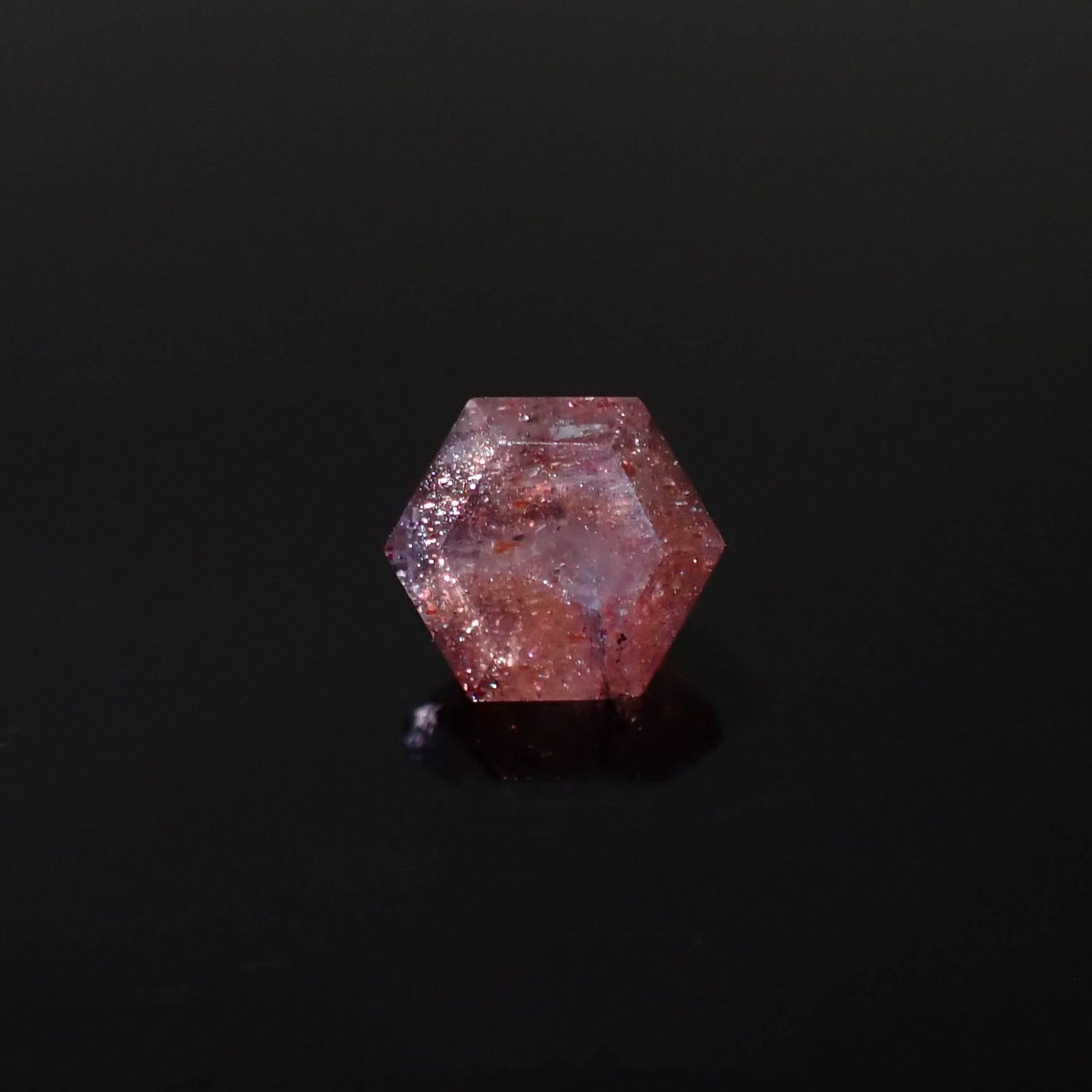 ◇ヘキサゴンカット◇ブラッドショットアイオライト インド産 0.91ct[230320940]6x5.9mm前後