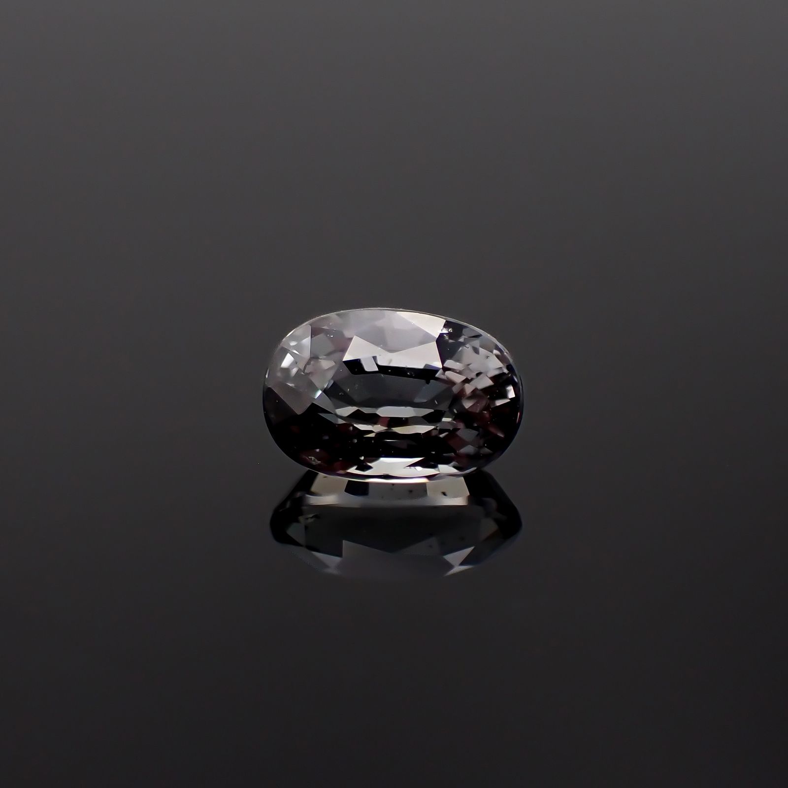 ベキリーブルーガーネット（カラーチェンジガーネット アレキタイプ）(宝石名ガーネット)マダガスカル・ベキリー産 1.32ct 識別済[231224530]7.4x4.9mm前後