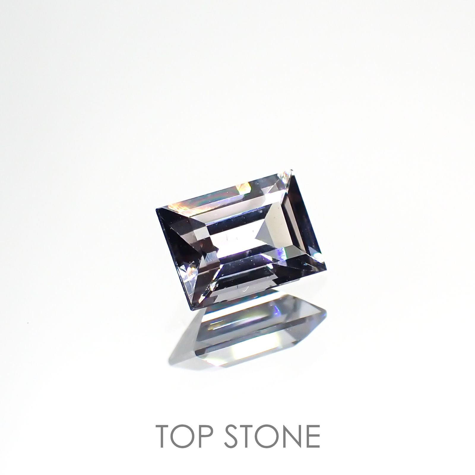 プラチナスピネル(宝石名スピネル) ビルマ産 0.627ct ソ付(彩珠)[210912846]5.5×4mm前後