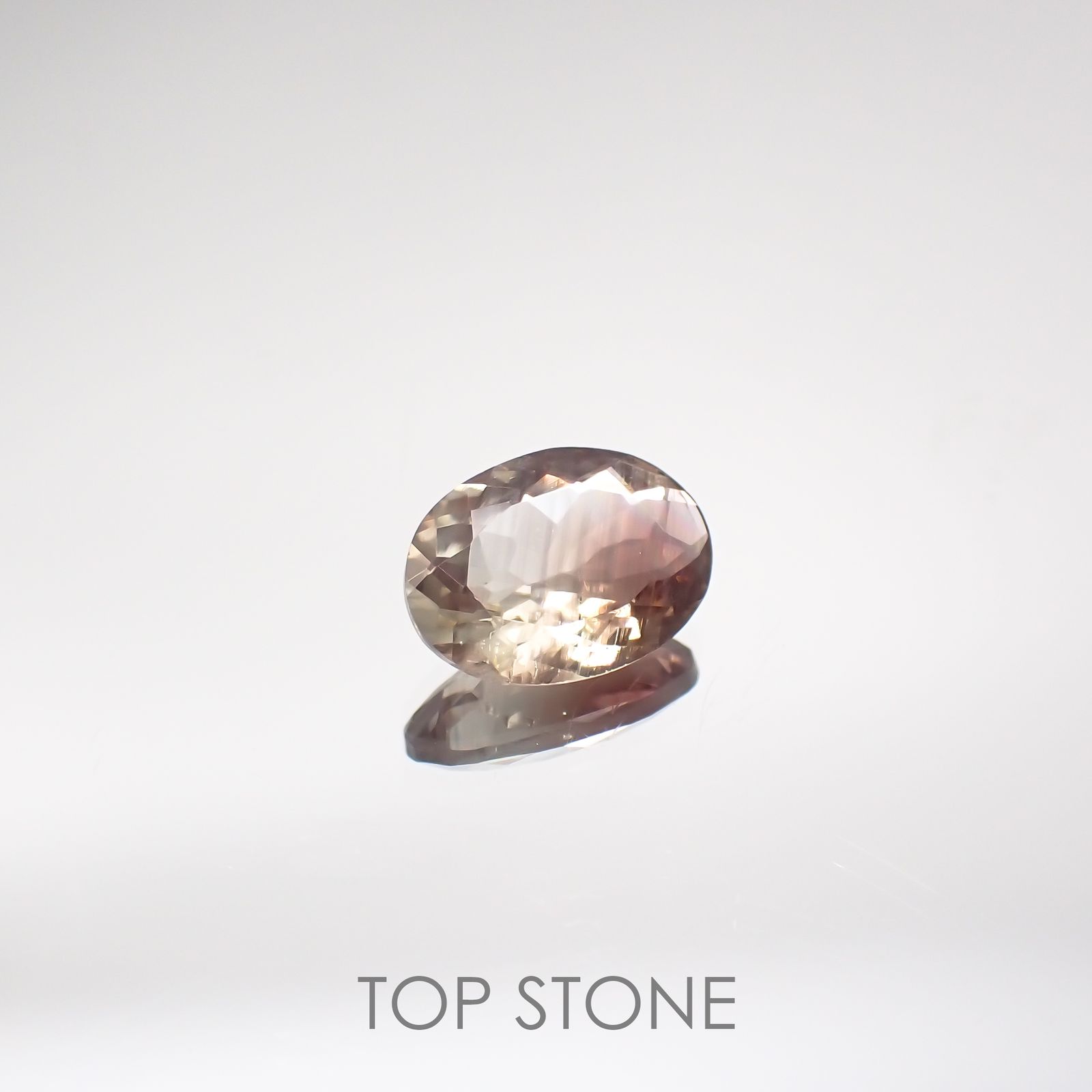 バイカラーオレゴンサンストーン(宝石名バイカラー・ラブラドライト) アメリカ・オレゴン州産 0.85ct 識別済[210711948]8×5.8mm前後