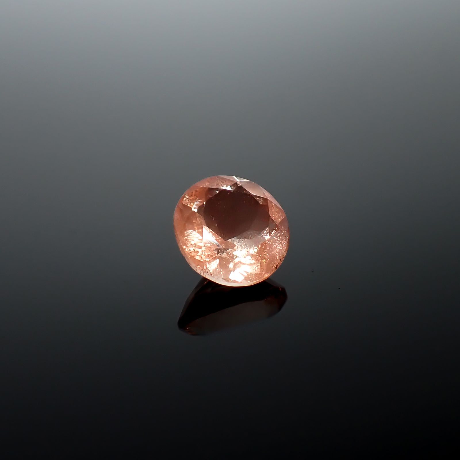オレゴンサンストーン アメリカ・オレゴン州産 1.87ct / 8.1x8mm前後 [260732638]