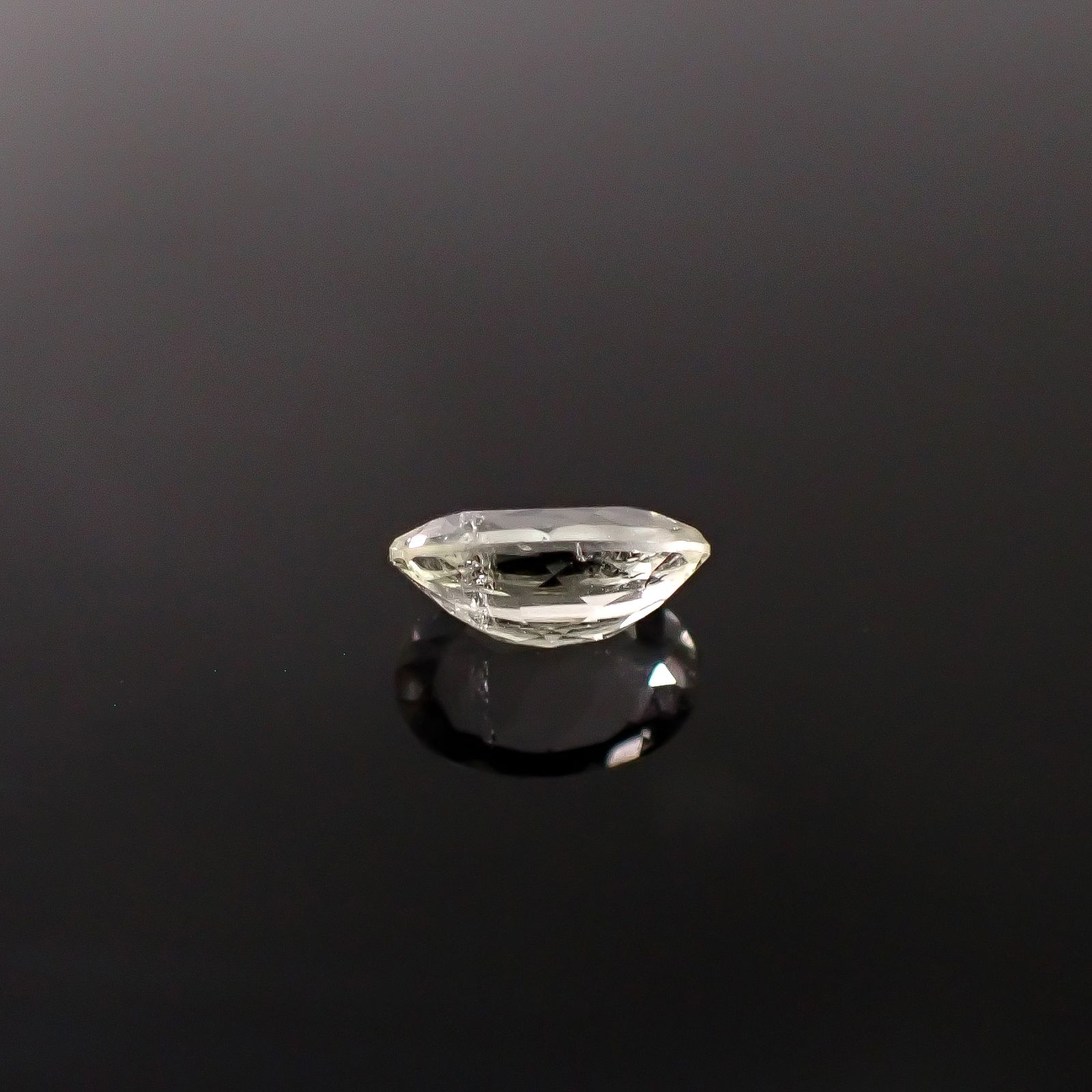 ブラジリアナイト(宝石名ブラジリアナイト)ブラジル産 識別済 0.49ct / 6.3x4.2mm前後 [260131495]