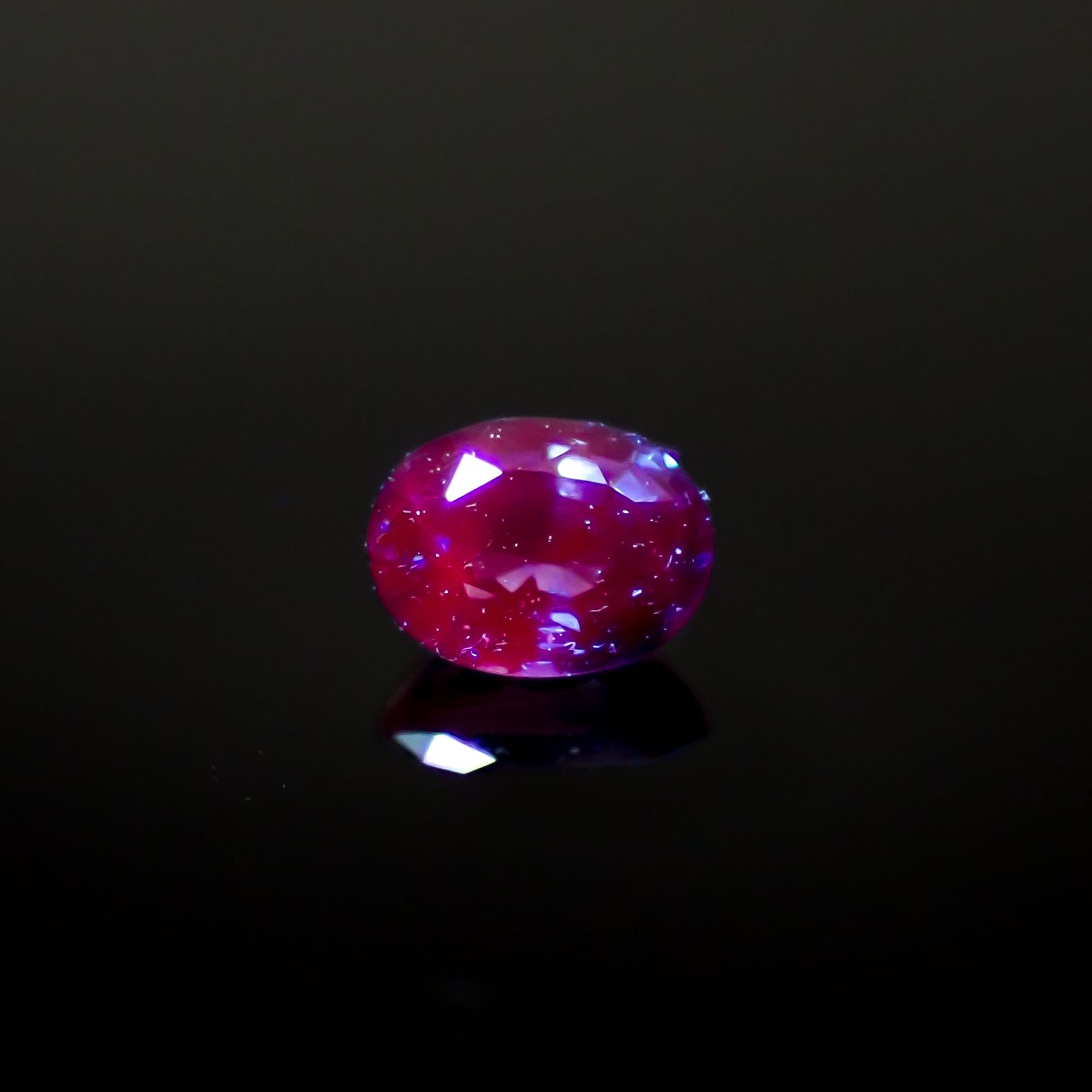 サファイア タンザニア産 0.25ct [241029195]4.1x3.1mm前後