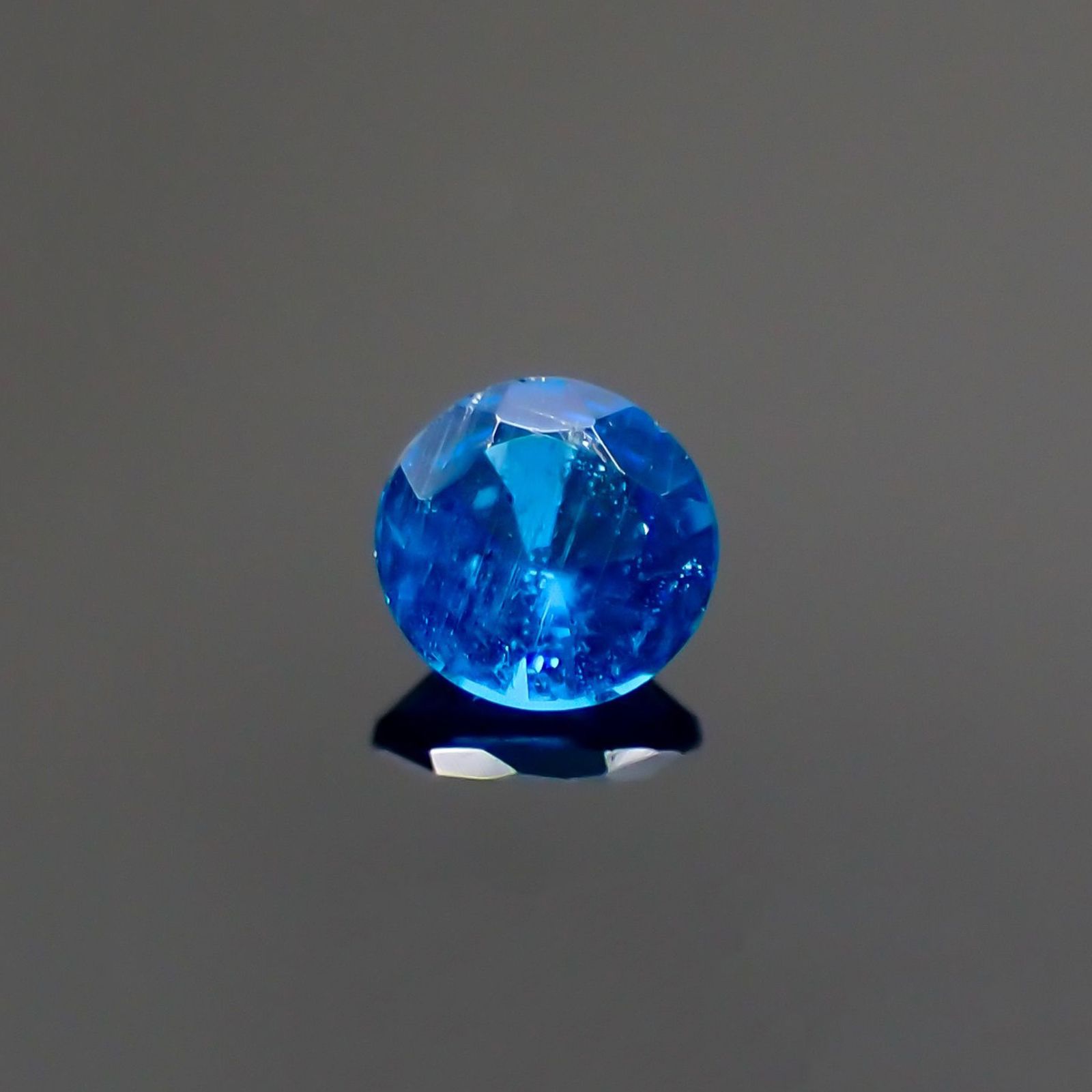 ネオンブルーアパタイト(宝石名アパタイト) ブラジル産 識別済 0.093ct / 2.8x2.8mm前後 [211012574]