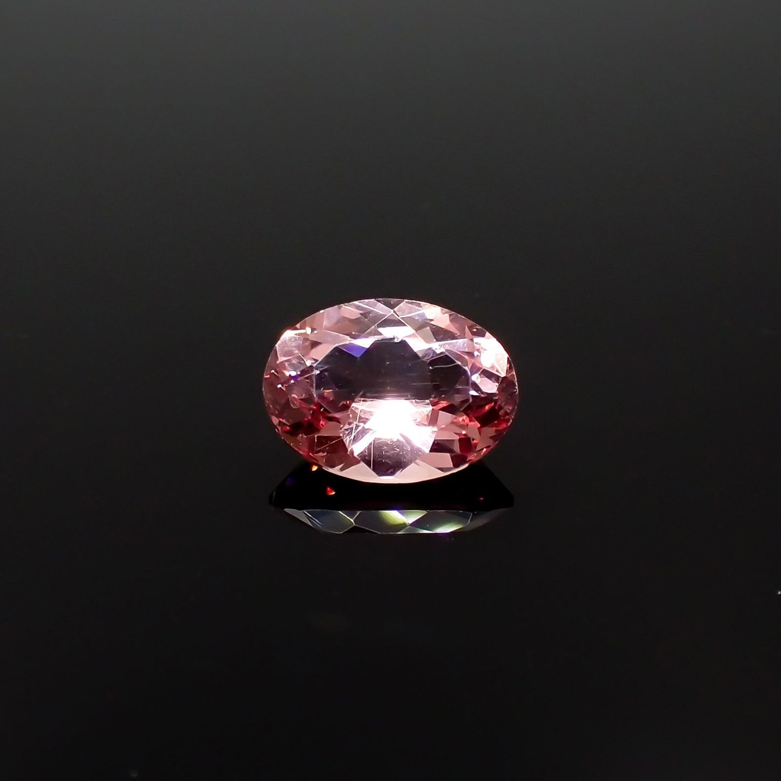 ピンクアパタイト ブラジル産 0.89ct / 7.1x5.3mm前後 [251024920]