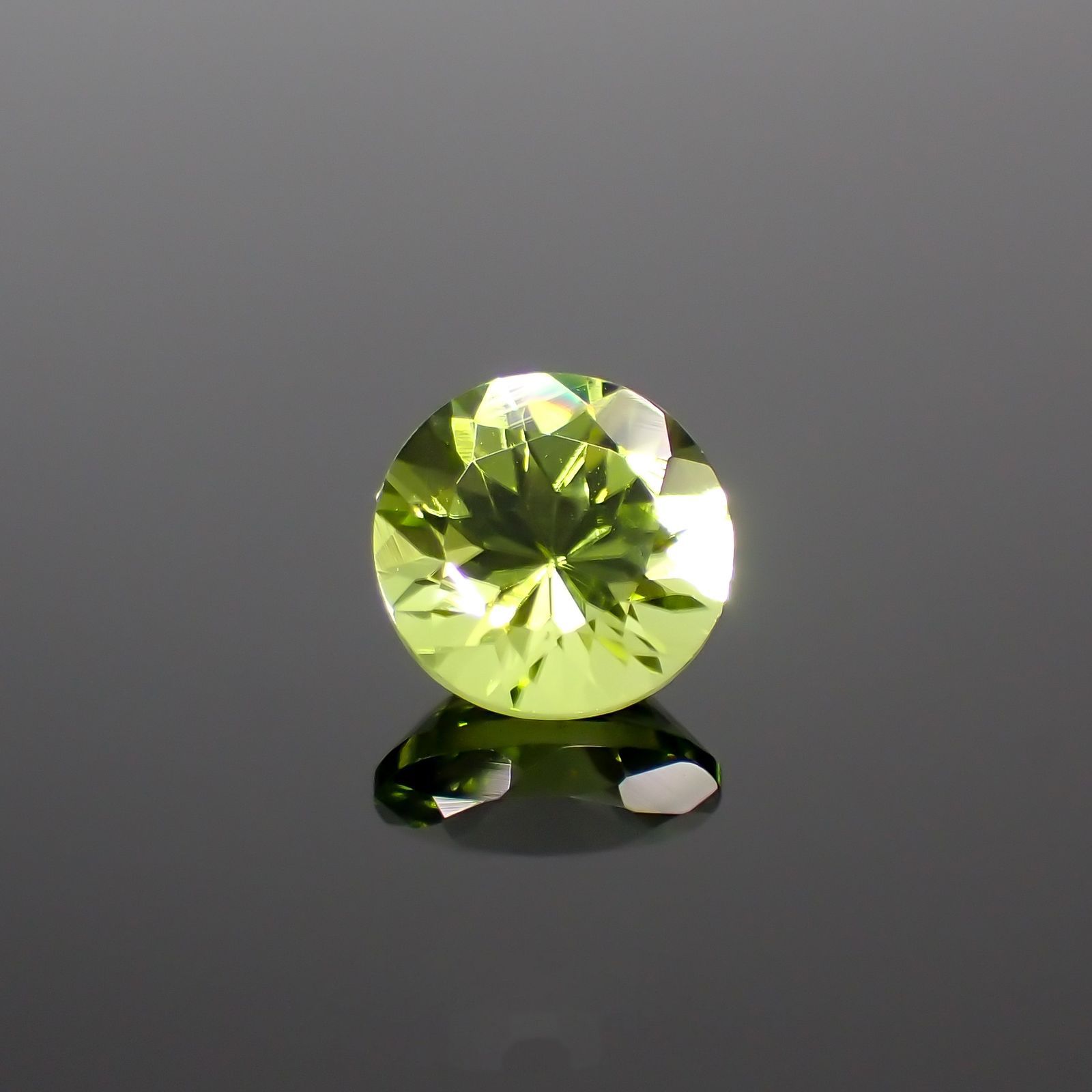 ペリドット(宝石名ペリドット) パキスタン産 1.13ct 識別済[210813074]6.4×6.4mm前後