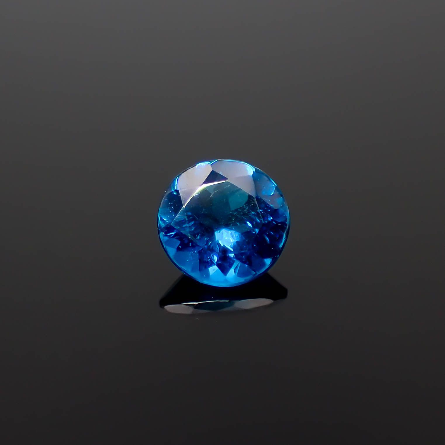 ディープブルーアパタイト マダガスカル産 0.32ct[240828635]4.6x4.5mm前後