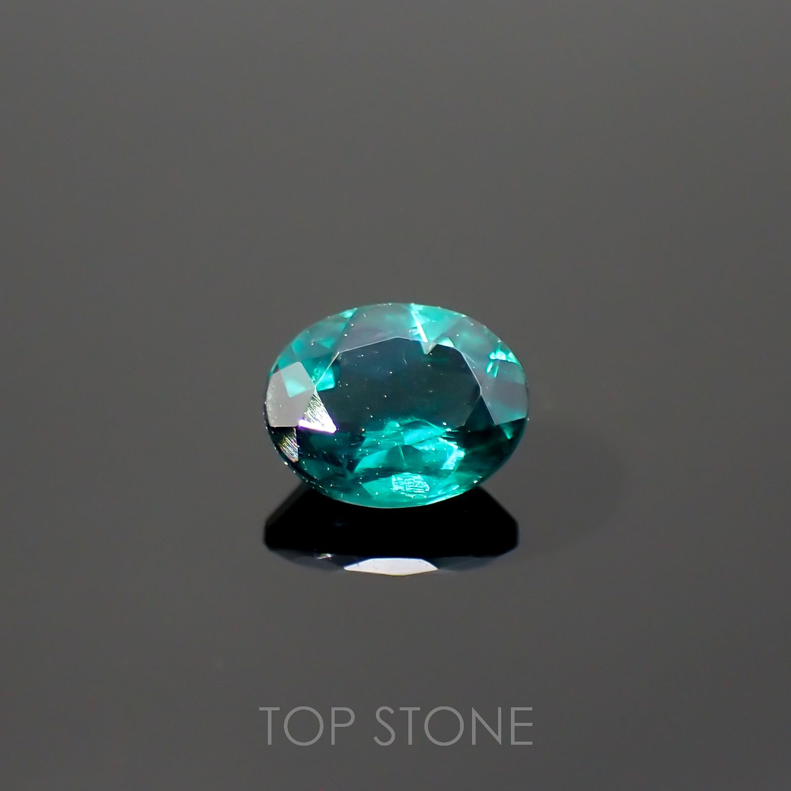 グリーンアパタイト(ノーブルモロキサイト)(宝石名アパタイト)マダガスカル産 0.36ct 識別済[220616377]5x4.1mm前後