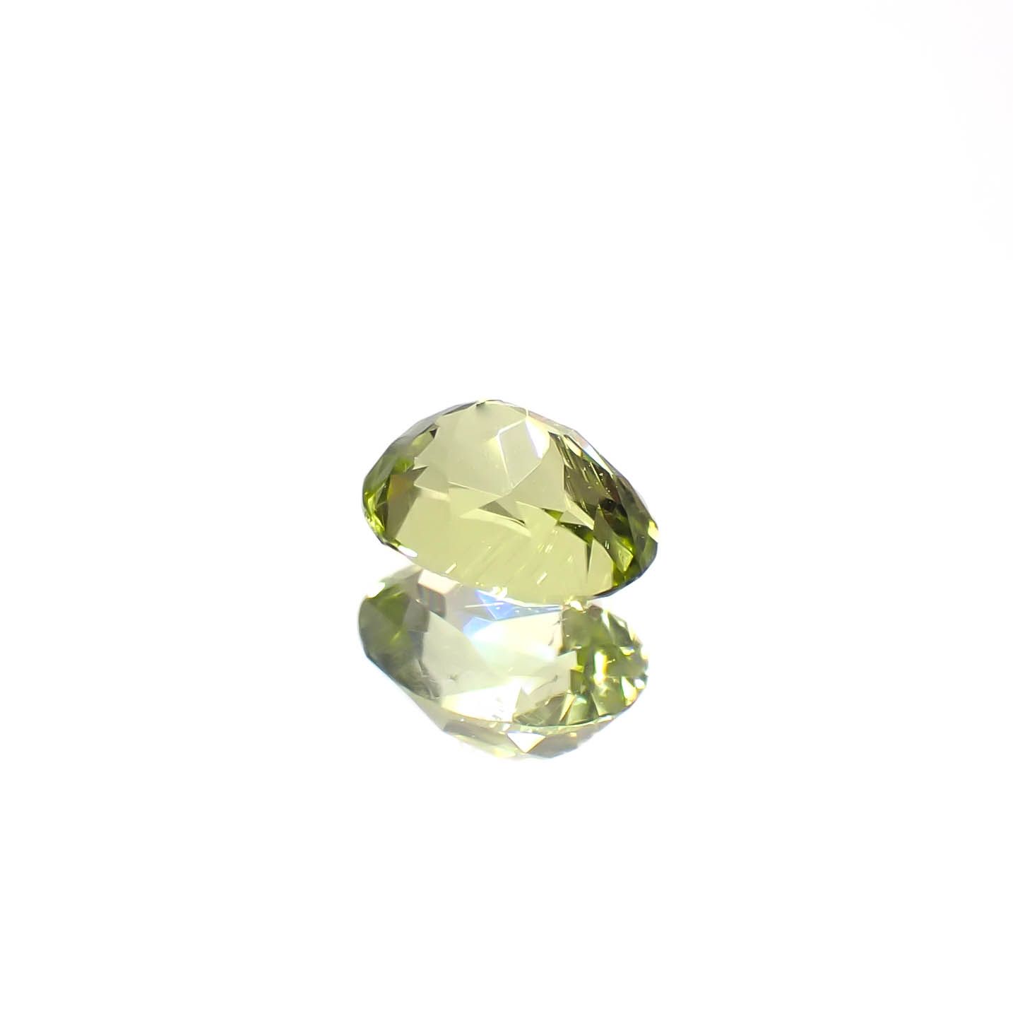 パラサイティックペリドット 採取地：インドネシア・ジェパラ 0.29ct [250730745]4.5x3.5mm前後