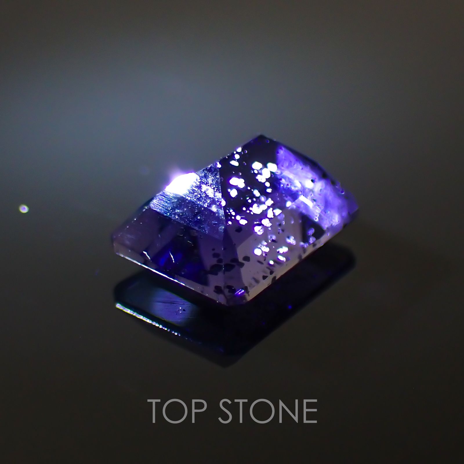 アイオライトサンストーン インド・ブラジル産 ルース 1.53ct[20129283]8.1×6.1mm前後
