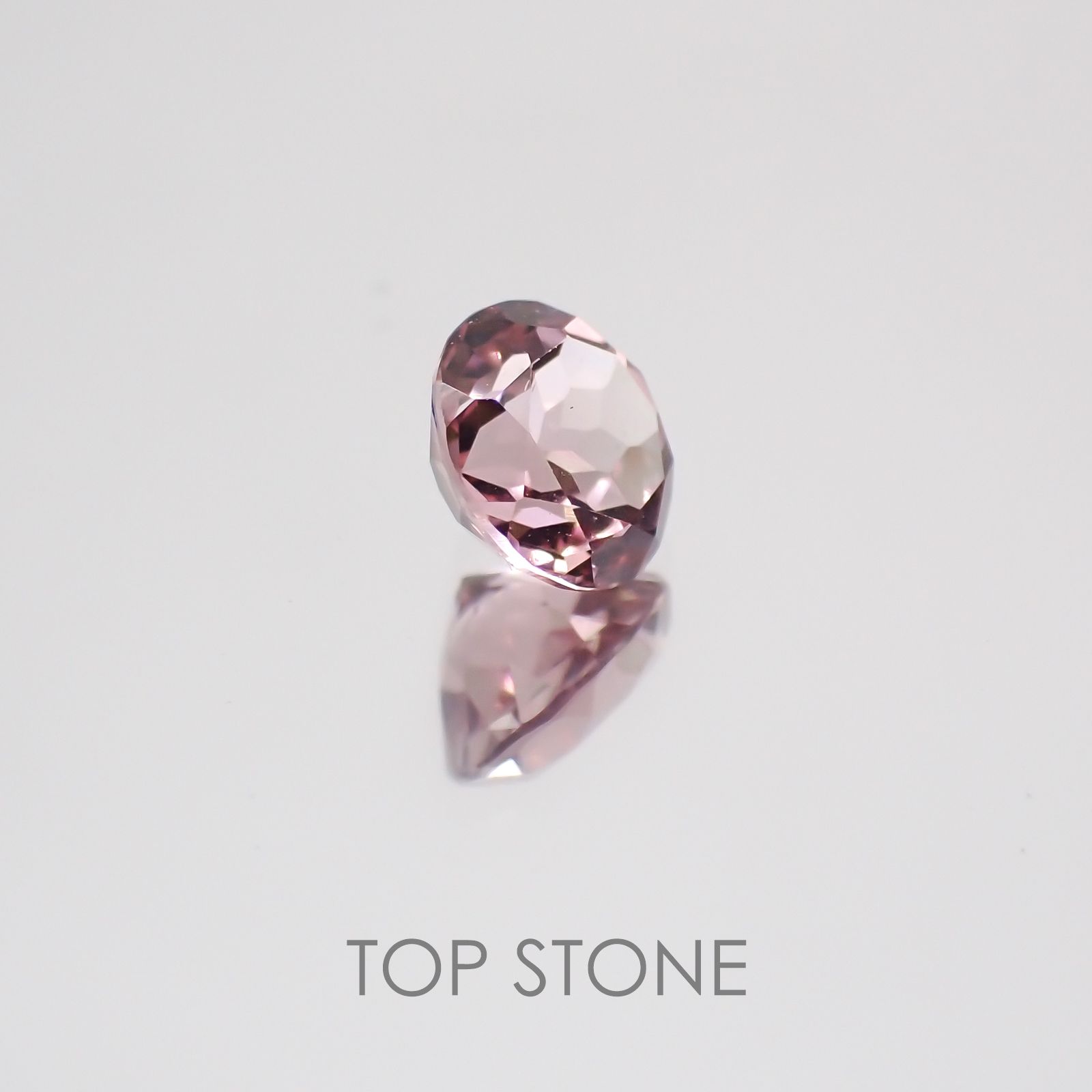 カラーチェンジマラヤガーネット(宝石名ガーネット) タンザニア産 0.78ct 識別済[21049657]5.3×5.3mm前後