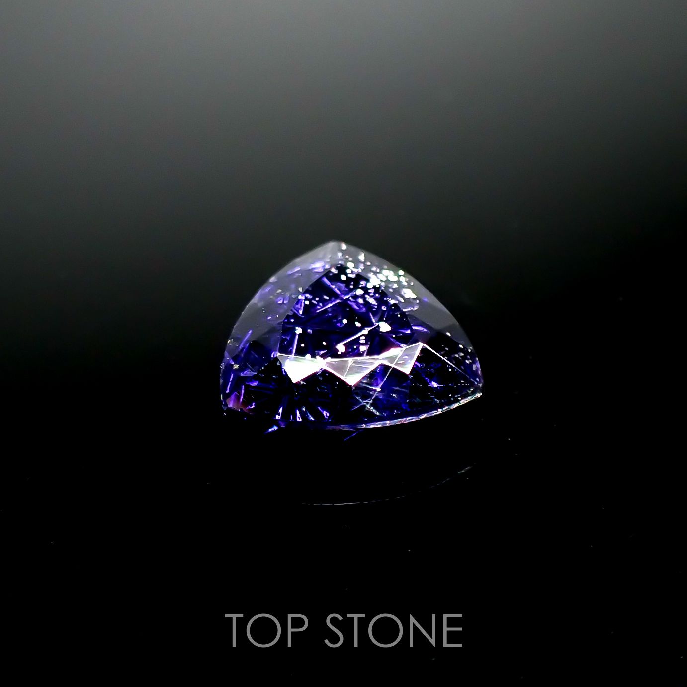 ◇甲州貴石切子Plus Three◇アイオライトサンストーン カード付き ブラジル/インド産 ルース 1.151ct[210913350]8×8.1mm前後