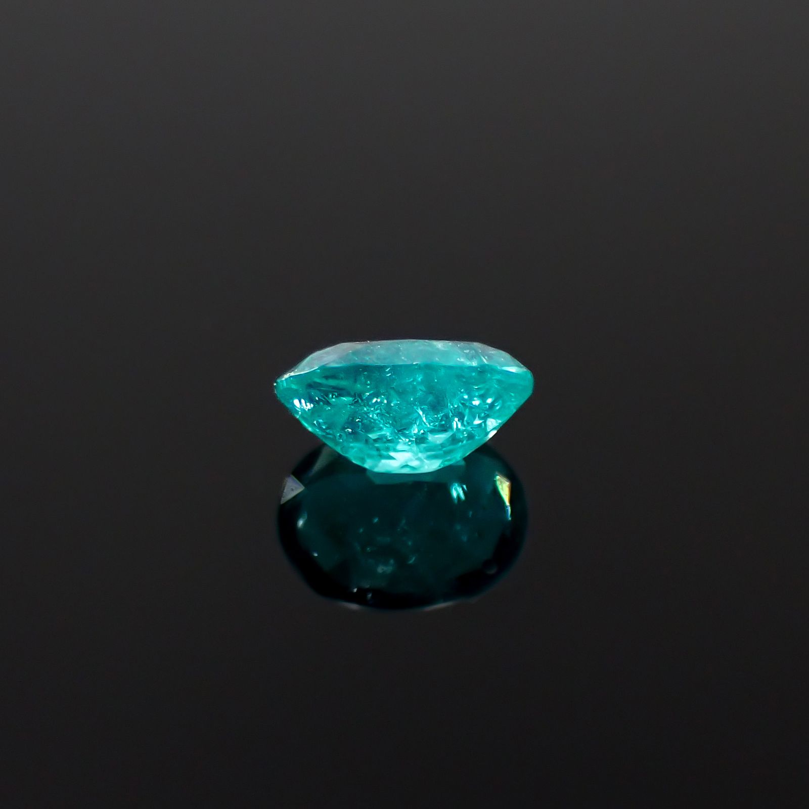パライバトルマリン ブラジル・パライバ州バターリャ鉱山産 0.33ct[240928738]5x4mm前後