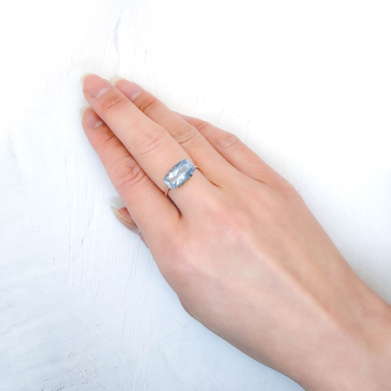 インディゴライトインクォーツ ブラジル産 3.42ct / 12.7x7.5mm前後 [260331833]