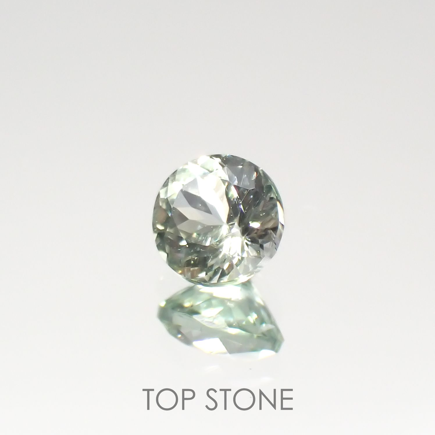 バナジウムコーネルピン(宝石名コーネルピン)タンザニア・タンガ州産 0.33ct 識別済[220716906]4.3x4.2mm前後