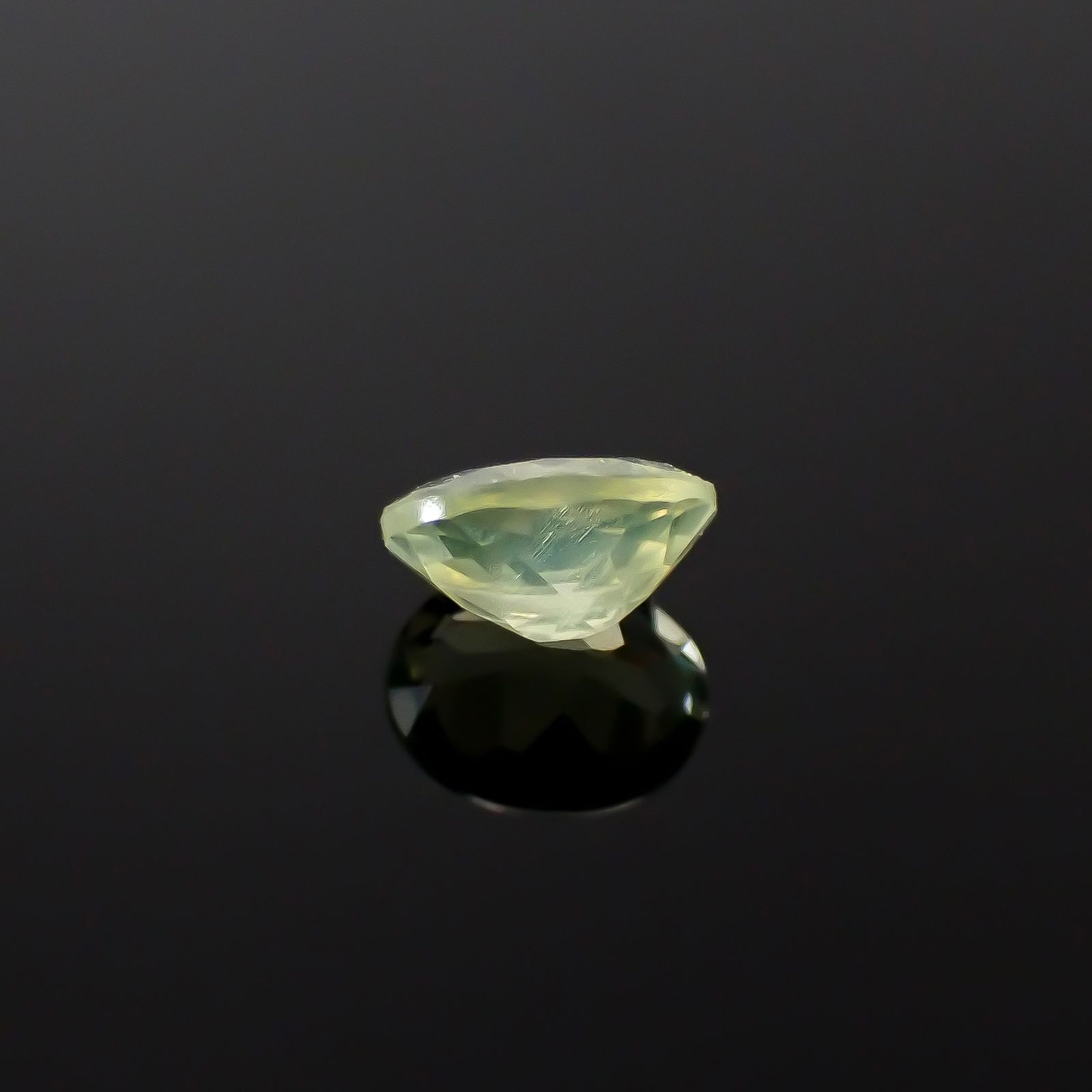 クリソベリルキャッツアイ スリランカ産 0.43ct [250329926]5.1x4.1mm前後