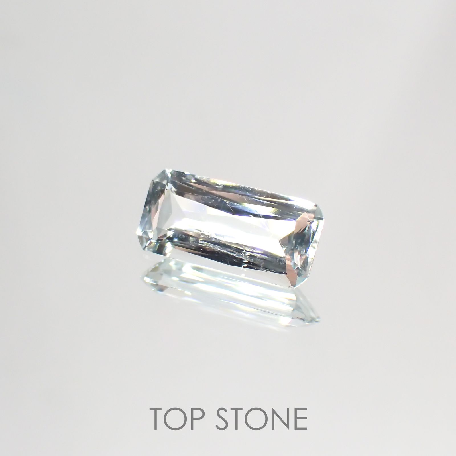 ジェレメジェバイト(宝石名エレメージェバイト) ナミビア産 1.386ct ソ付(彩珠)[20095027]10.3×4.9mm前後