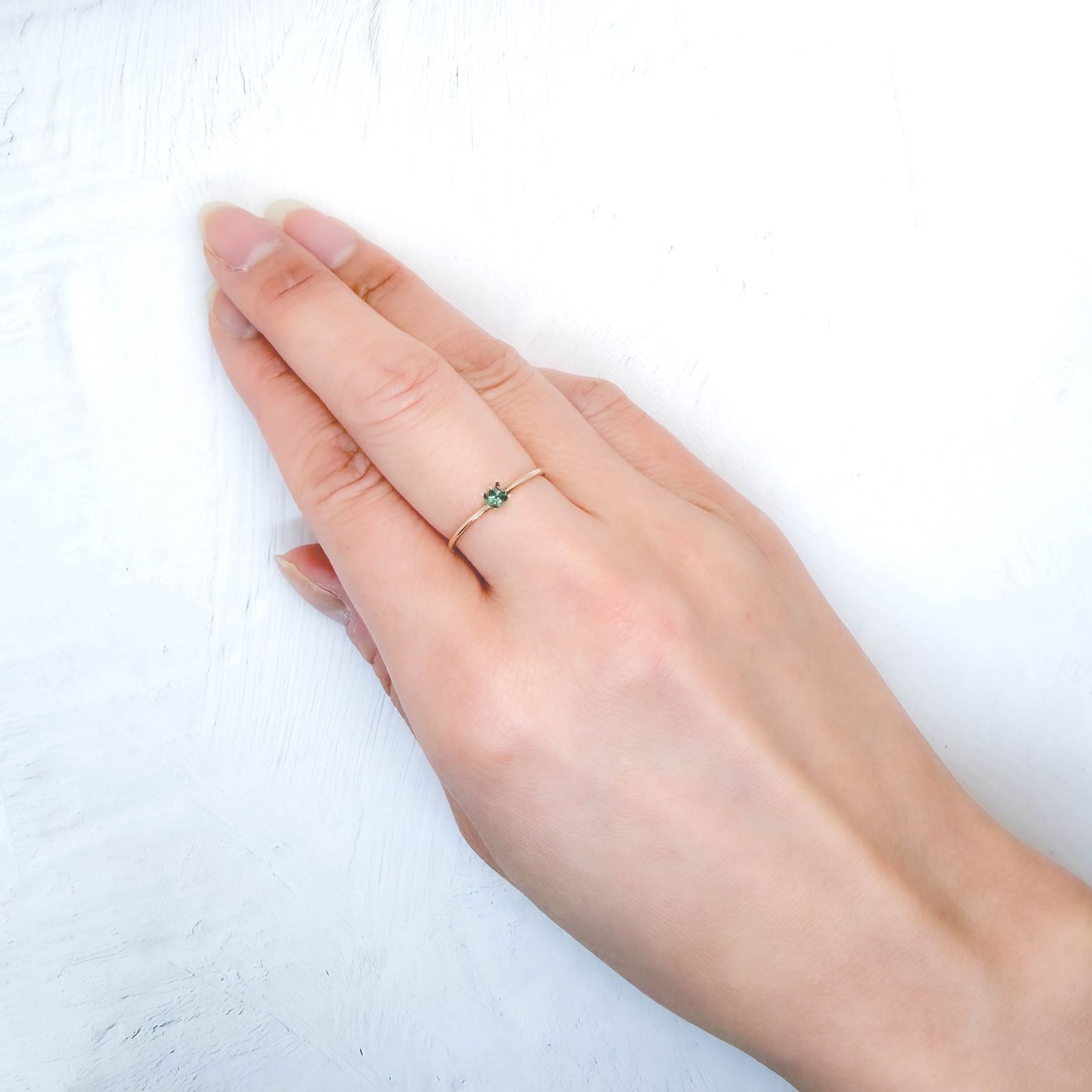 ◇プリンセスカット◇アレキサンドライト ブラジル産 EmeraldMains社製 0.10ct / 2.4x2.4mm前後 [260131567]