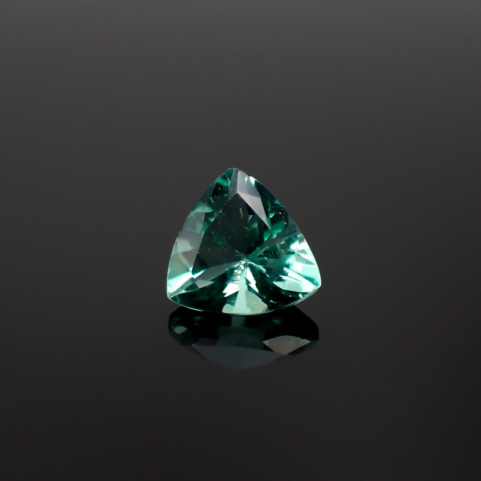 フローライト フルオレッセンス イギリス・ロジャリー鉱山産 1.23ct[230923327]7.1x6.9mm前後