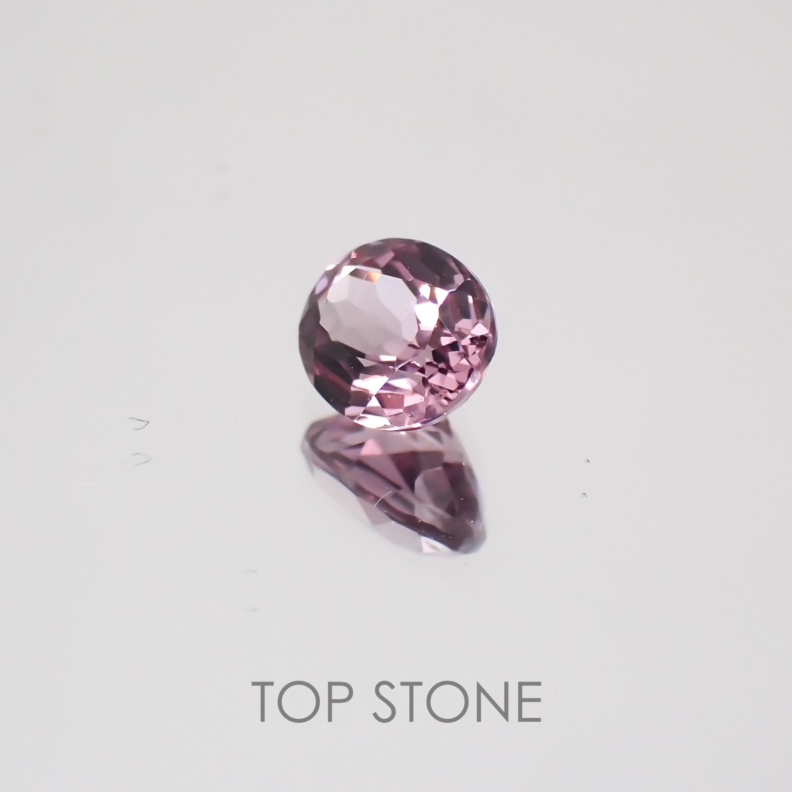 カラーチェンジマラヤガーネット タンザニア産 ルース 0.72ct[21049654]5.6×4.7mm前後