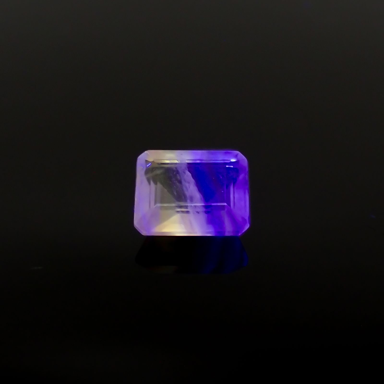 パーティカラーフローライト フルオレッセンス ブラジル産 4.00ct[240326914]10x8.1mm前後