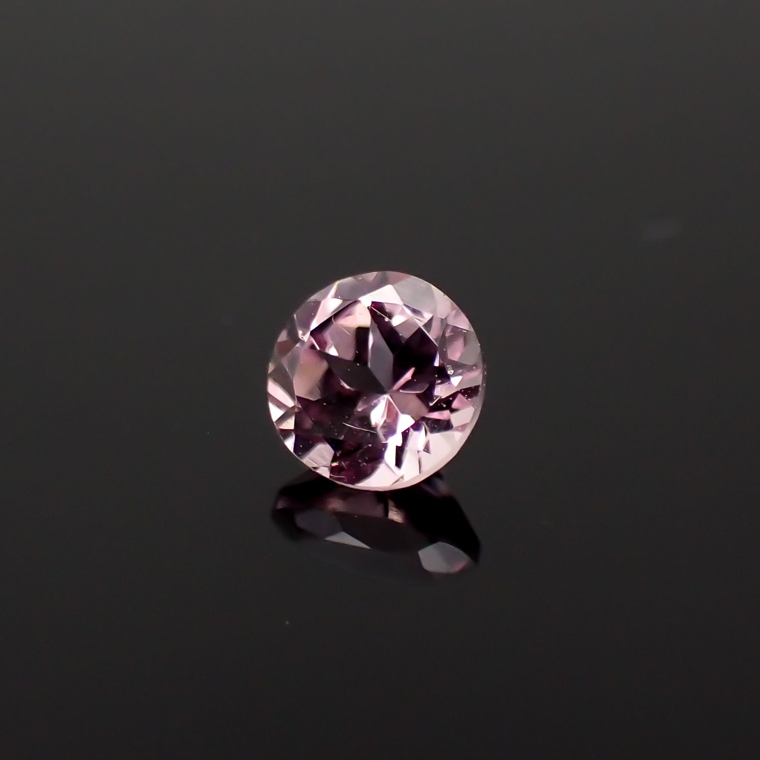 ドラゴンガーネット タンザニア産 0.37ct[230421445]4x4mm前後