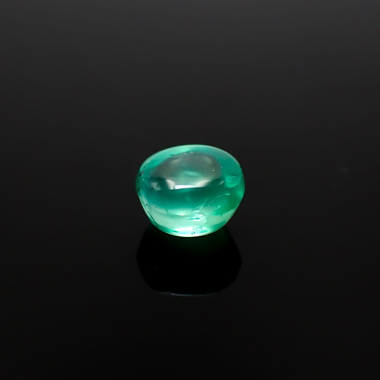 エメラルドキャッツアイ コロンビア産 0.55ct [241229548]4.8x4.5mm前後