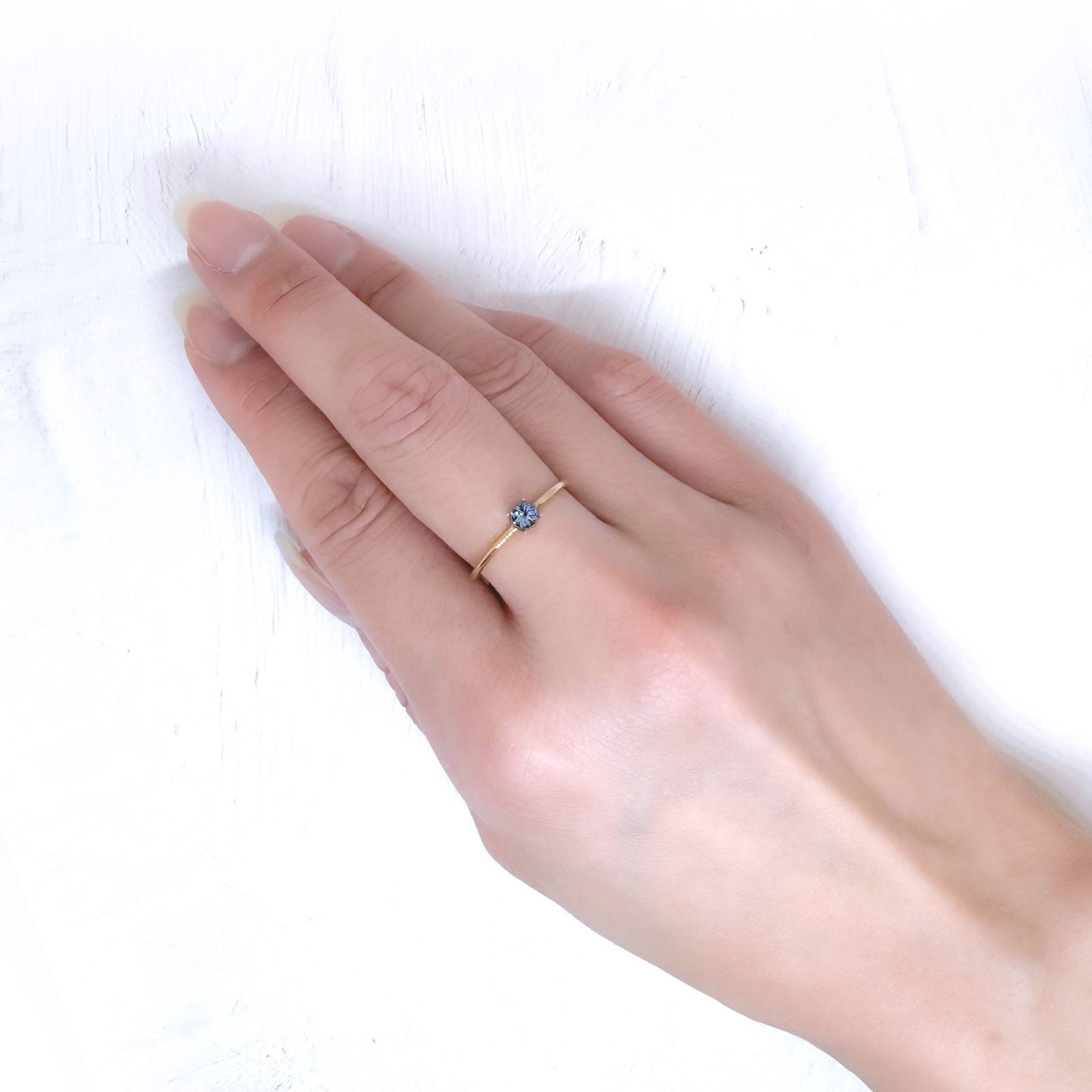 ベニトアイト アメリカ・カリフォルニア州産 0.19ct / 3.4x3.4mm前後 [251231468]