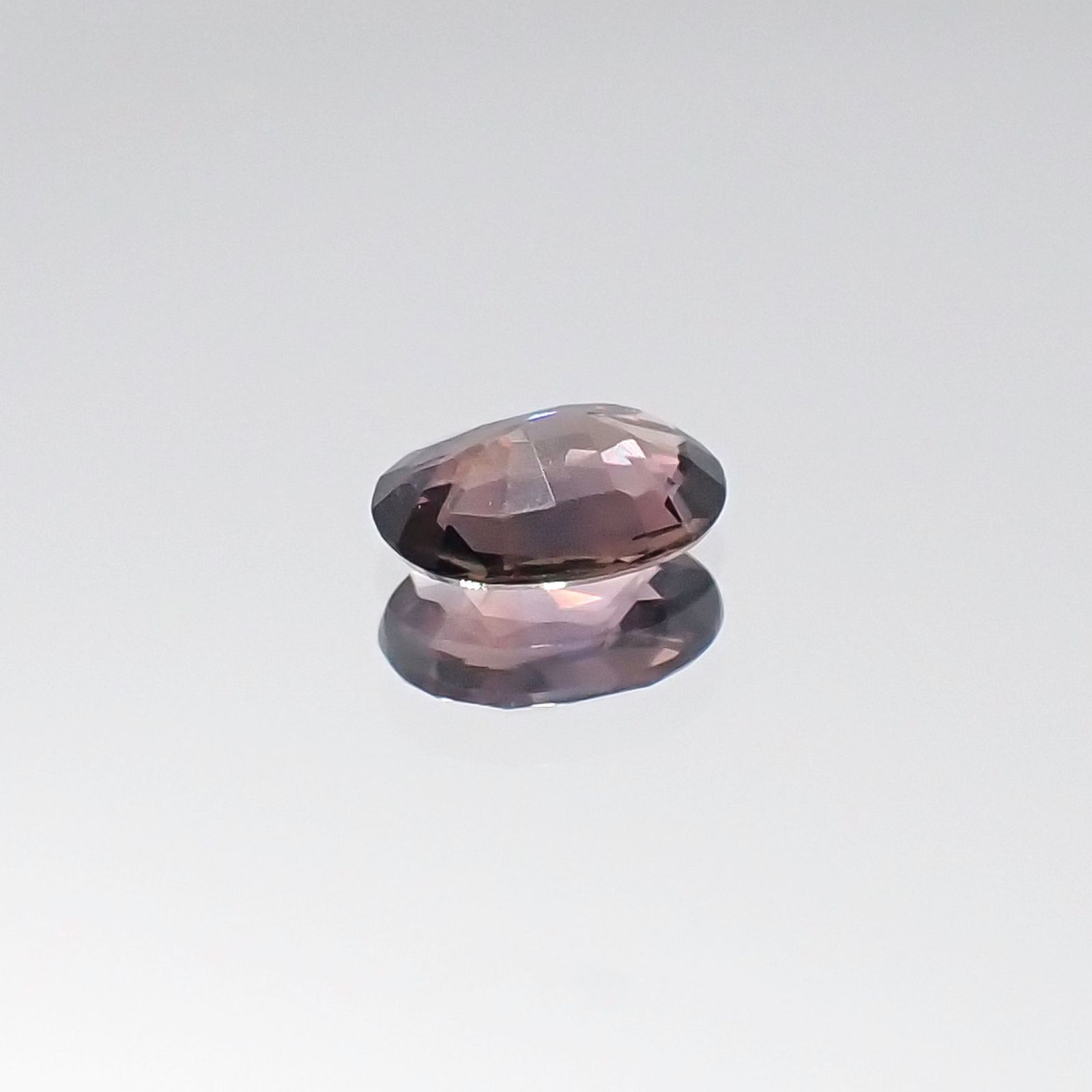 カラーチェンジサファイア 非加熱(宝石名サファイア)タンザニア産 0.31ct 識別済[231023983]5x3.7mm前後