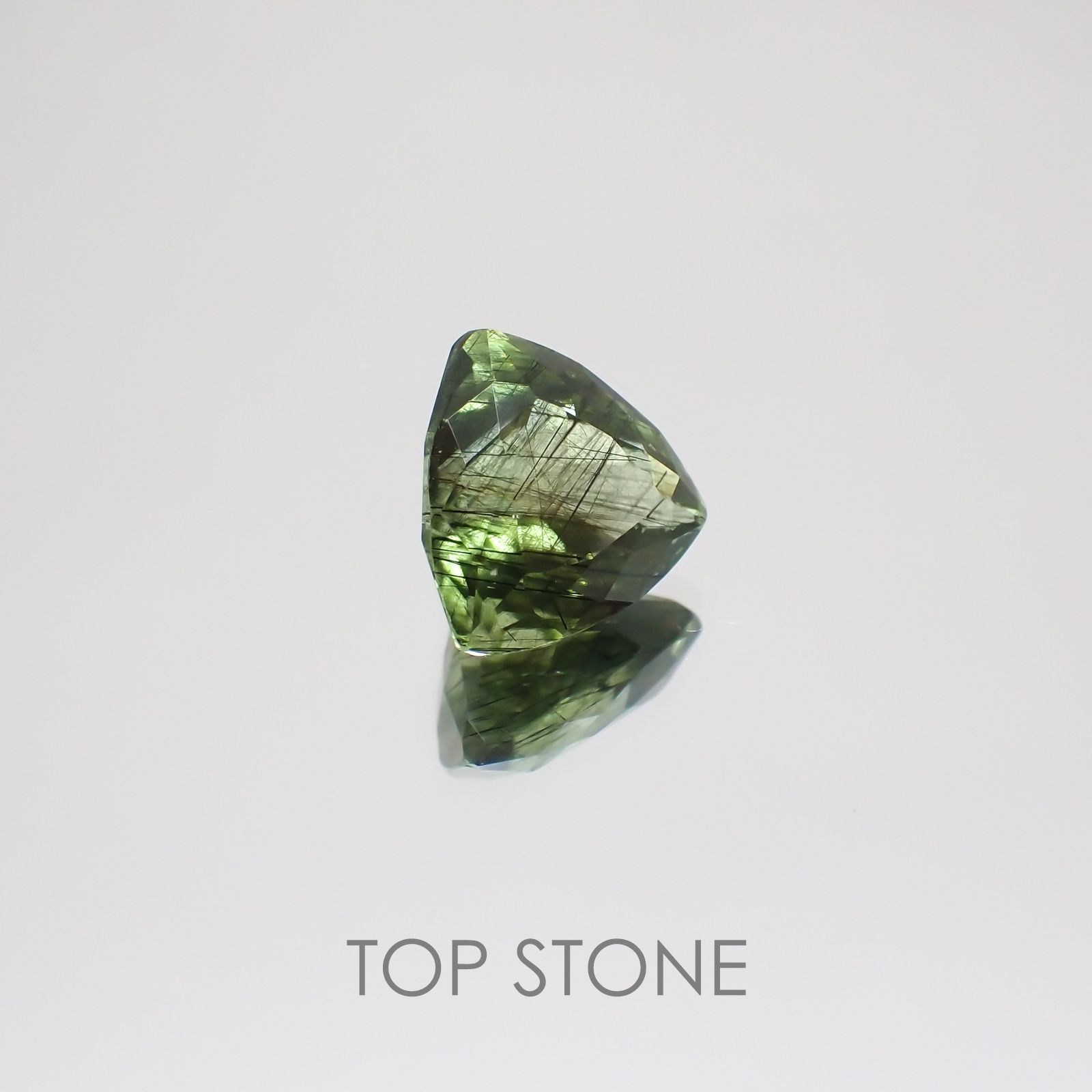ルドウィジャイトインペリドット  パキスタン産 ルース 3.41ct[20128794]9.5×9.5mm前後