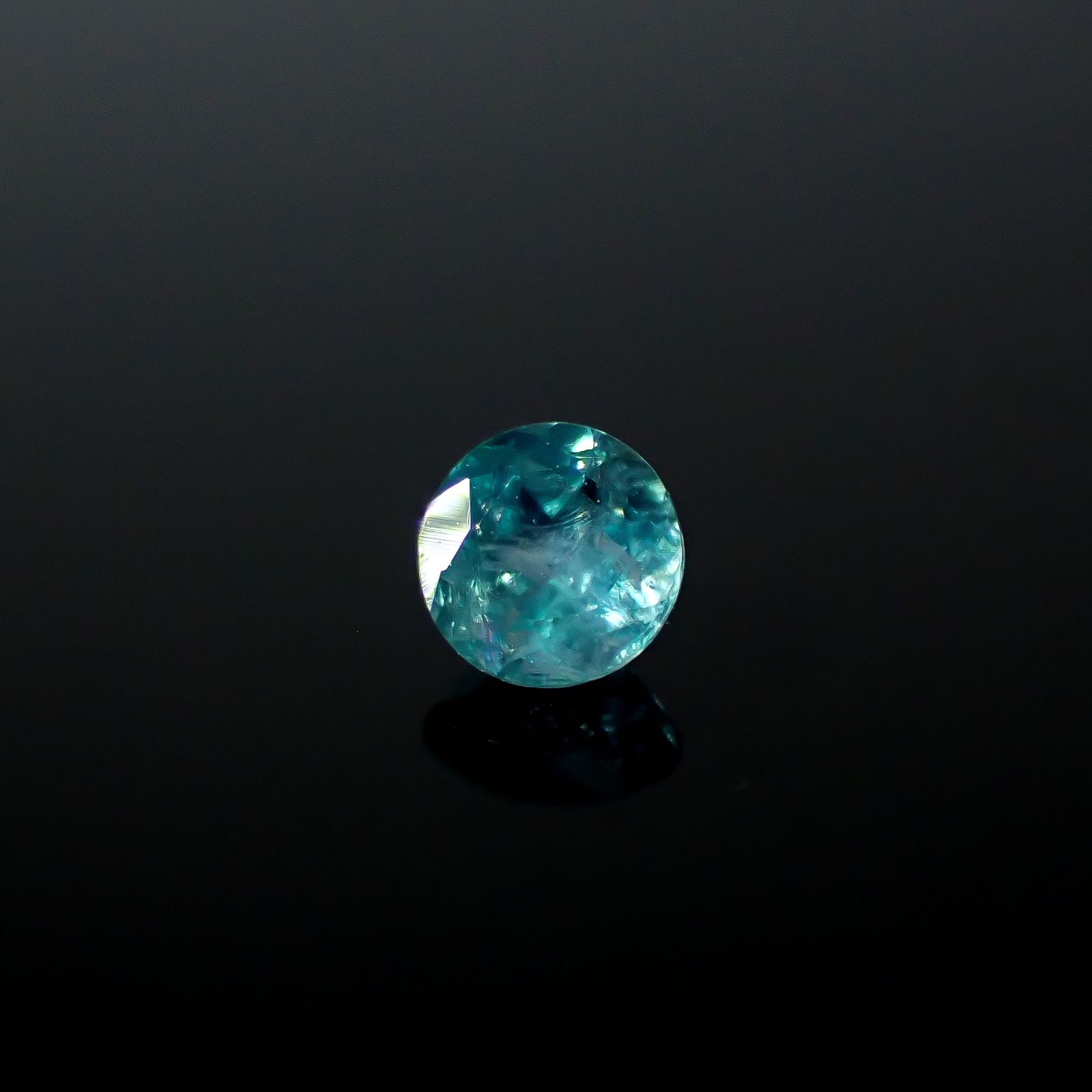 グランディディエライト マダガスカル産 0.18ct / 3.5x3.5mm前後 [250931104]