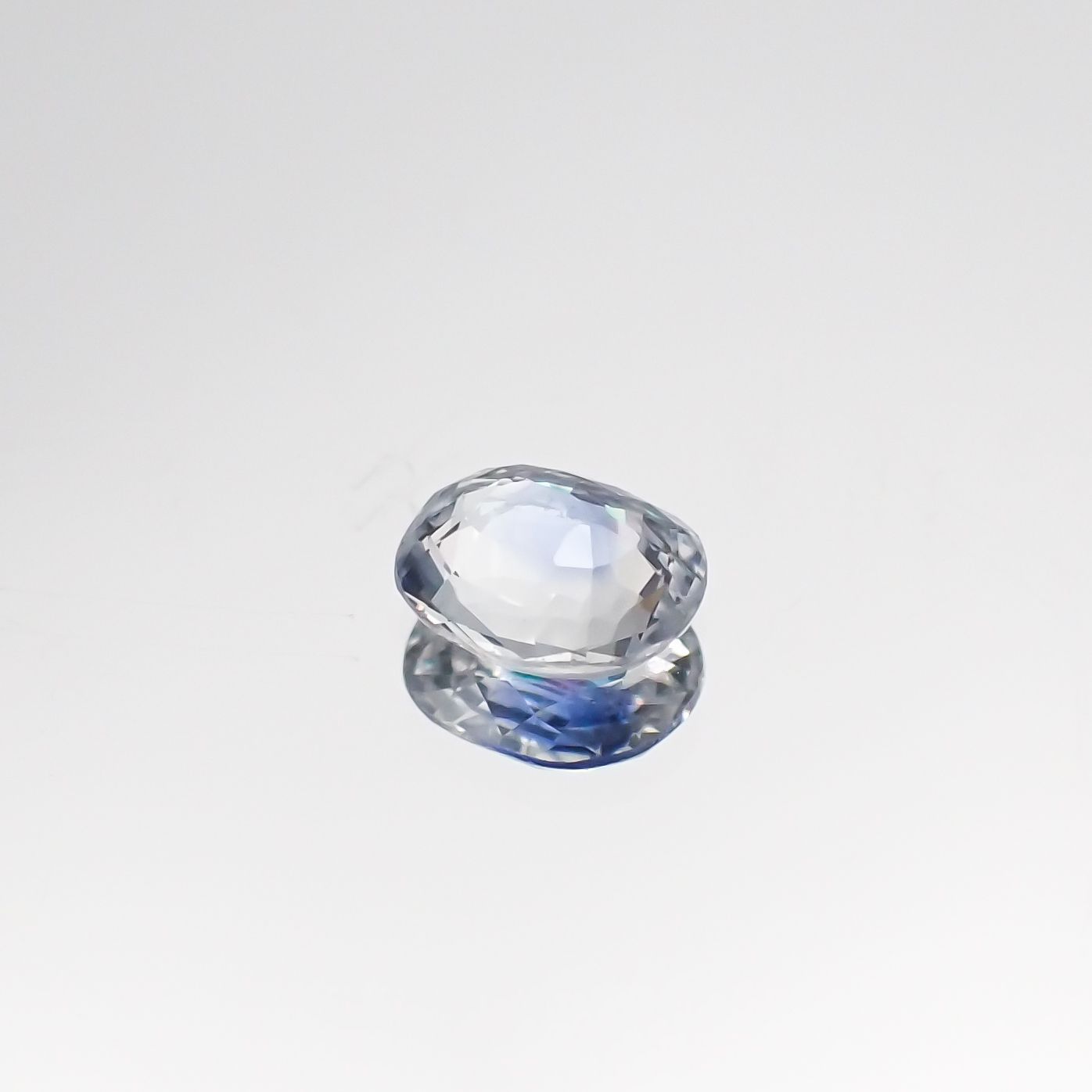 アイスブルーサファイア スリランカ・マダガスカル産 ルース 0.32ct[210711178]4.5×3.9mm前後
