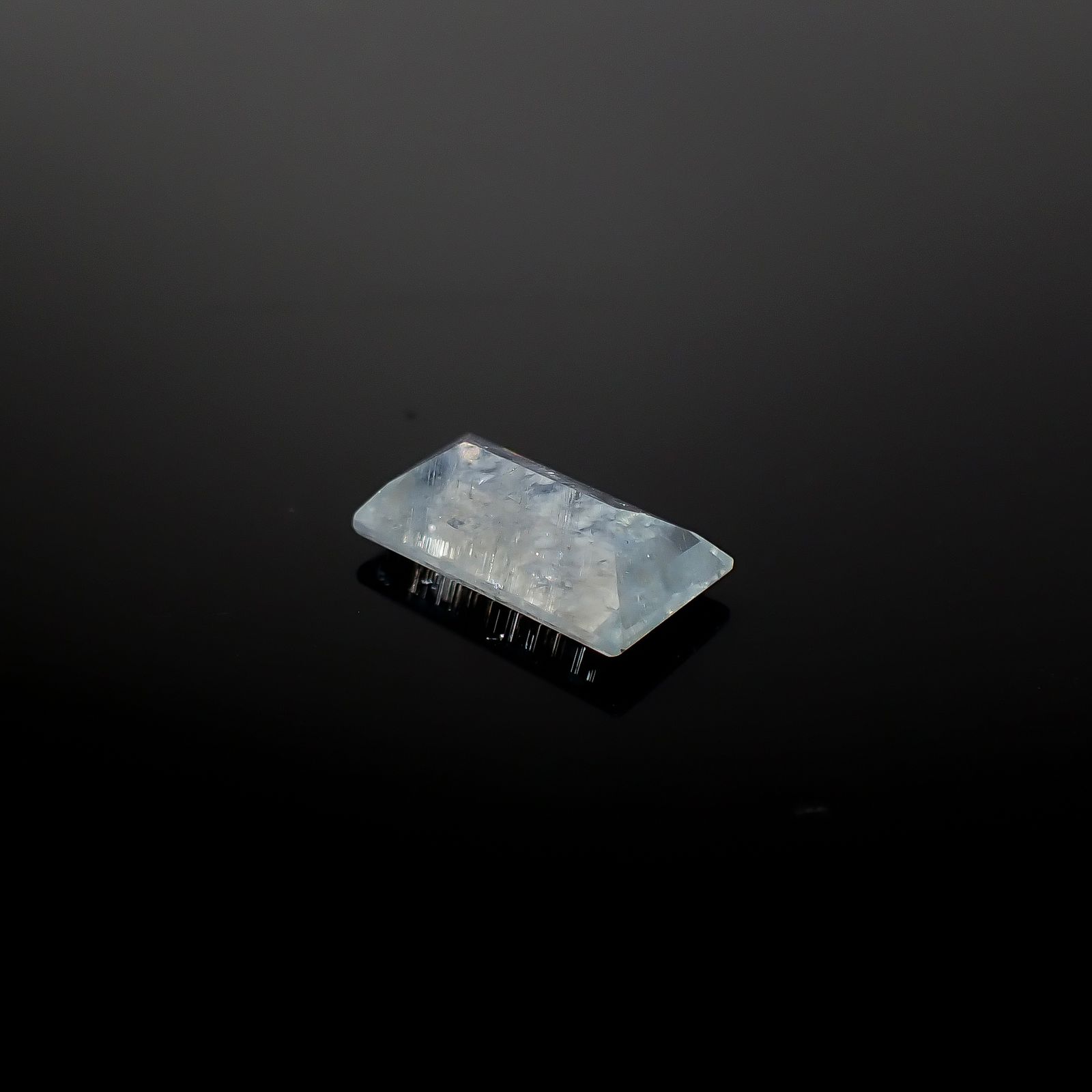イリデッセンスアクアマリン ブラジル産 2.43ct [250730714]11.8x6.5mm前後