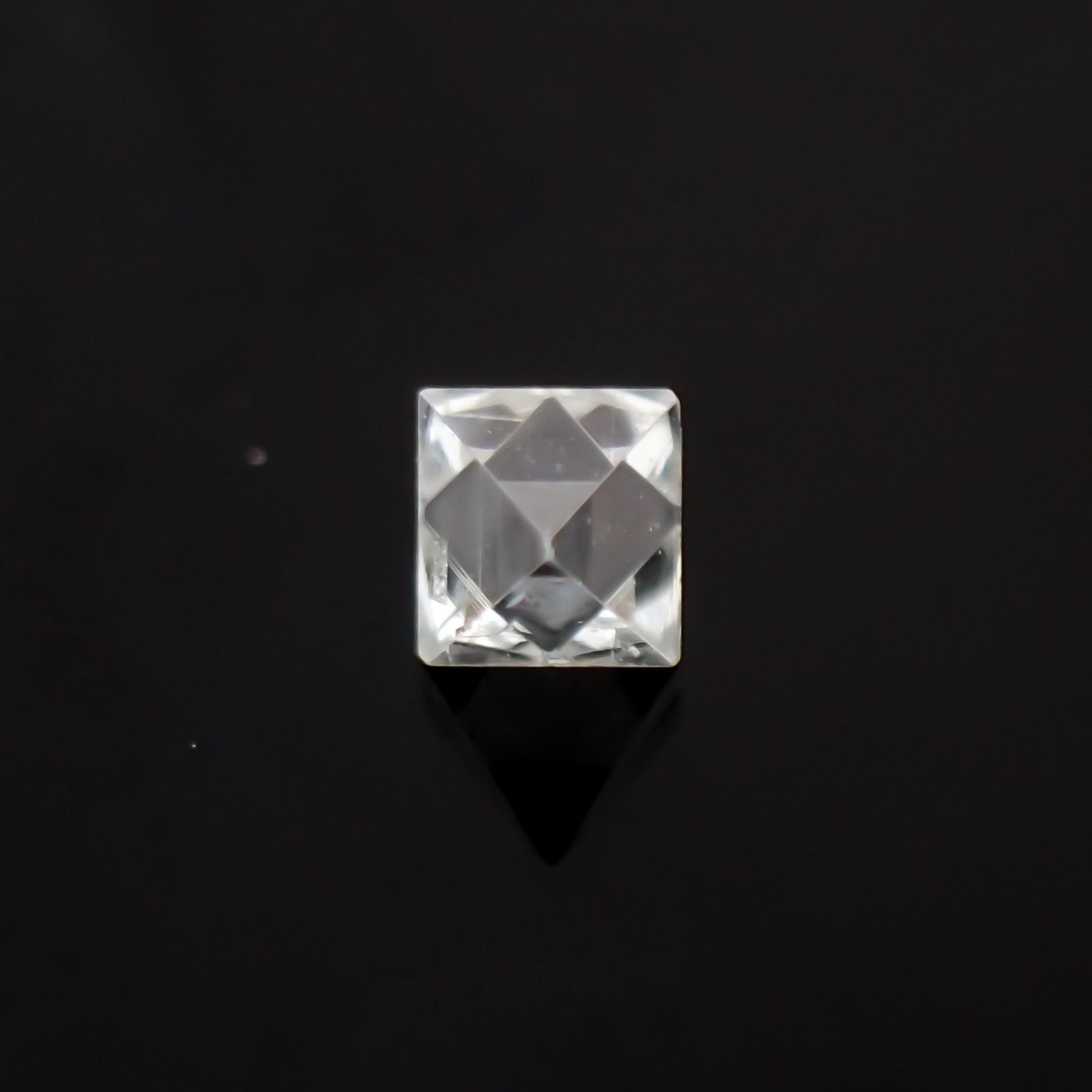 ソーヤブルダイヤモンド 原石 ロシア産 ルース 0.04ct[210410560]2.4×2.3mm前後