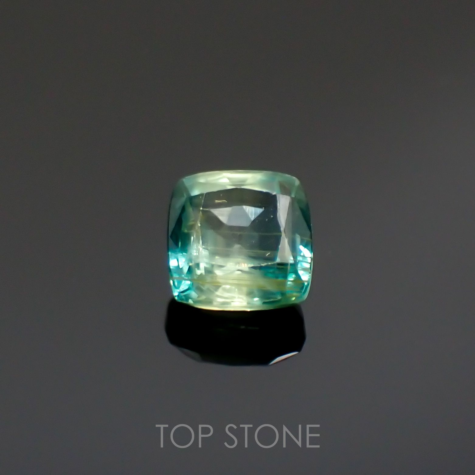 バイカラーカイヤナイト(宝石名カイヤナイト)ネパール産 1.31ct 識別済[220115368]5.7x5.7mm前後