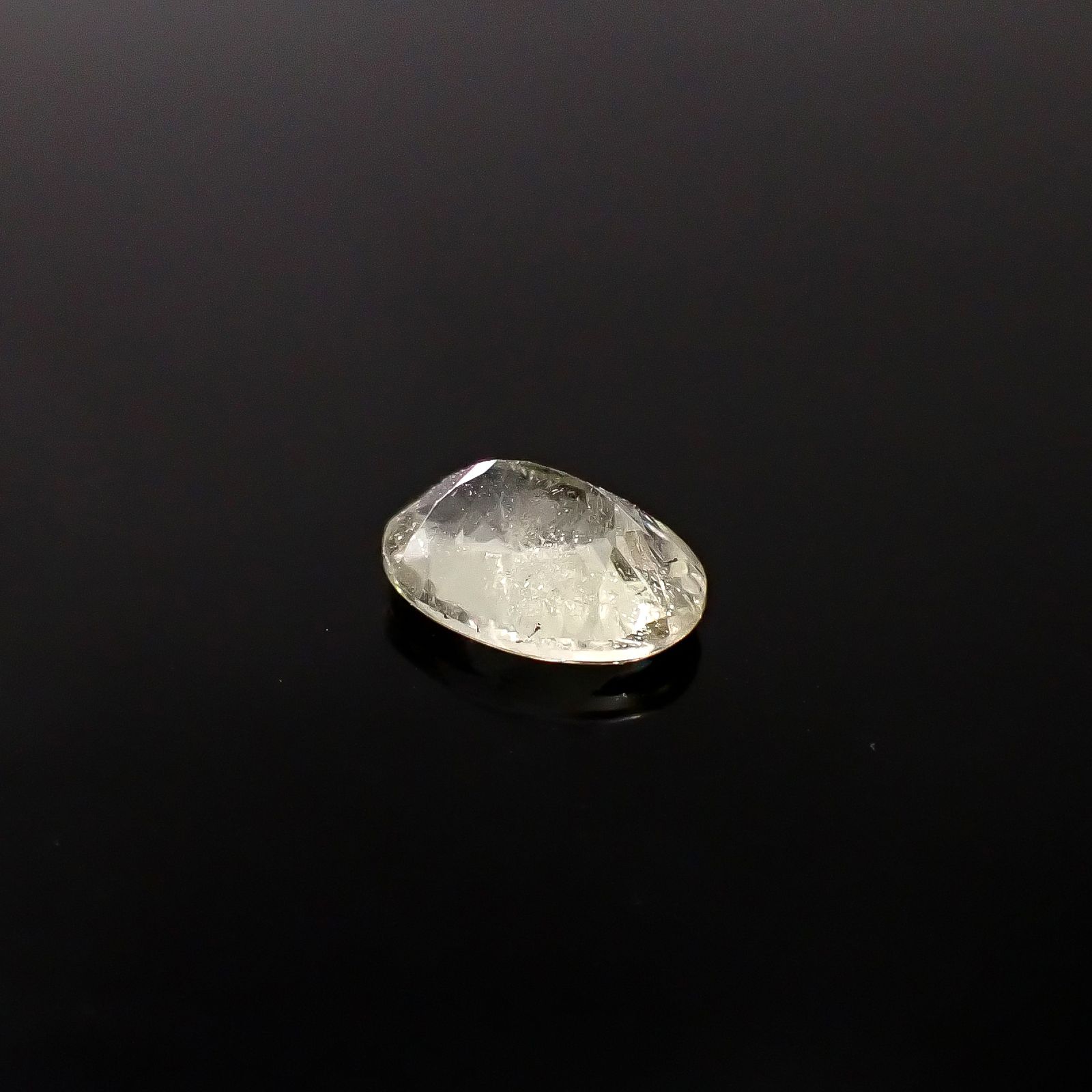 ブラジリアナイト(宝石名ブラジリアナイト)ブラジル産 識別済 0.78ct / 7x5.2mm前後 [260131490]